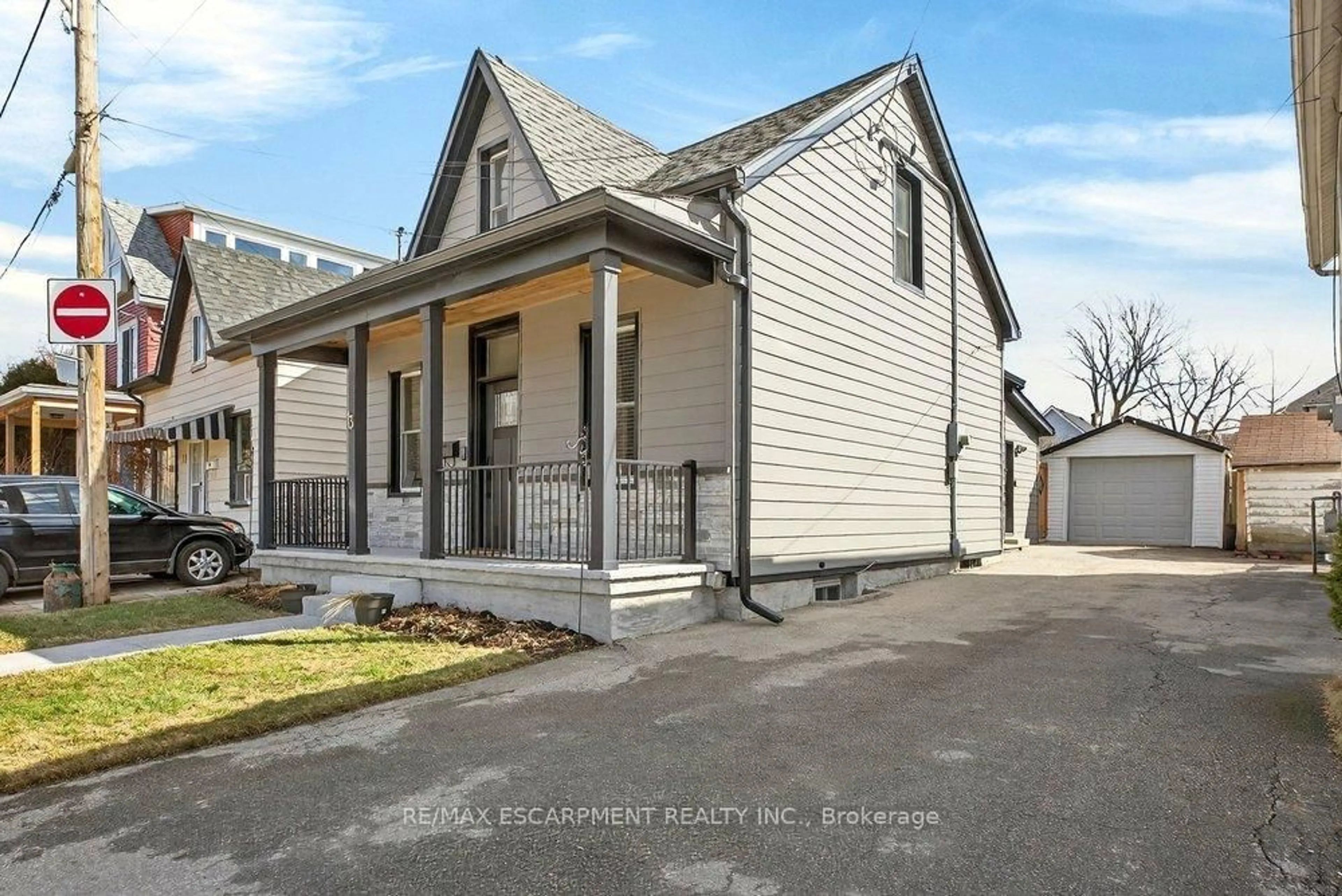 Home with vinyl exterior material, street for 13 Richmond St, Hamilton Ontario L8P 4J3