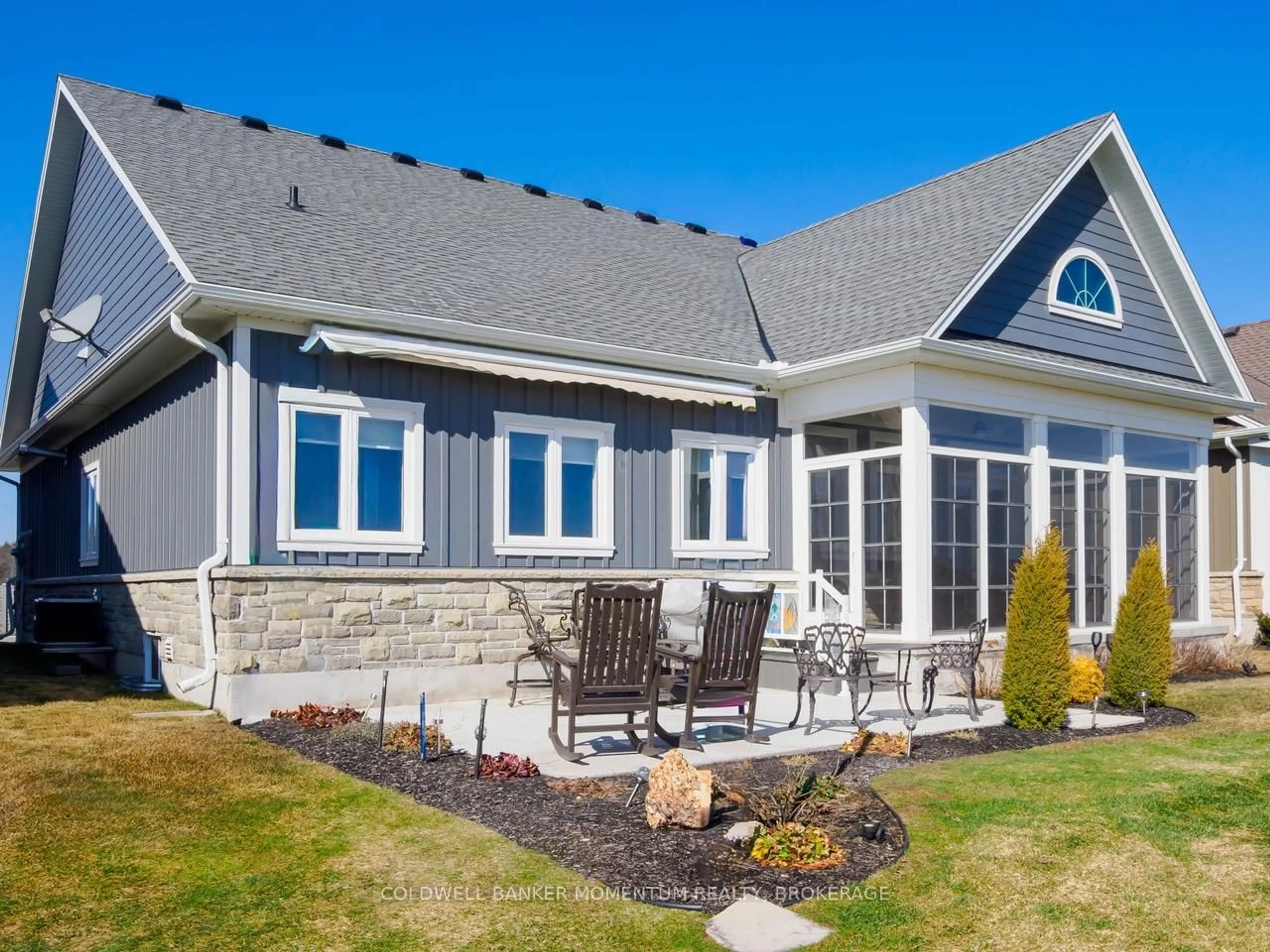 Home with vinyl exterior material, unknown for 172 Schooner Dr, Norfolk Ontario N0A 1N3