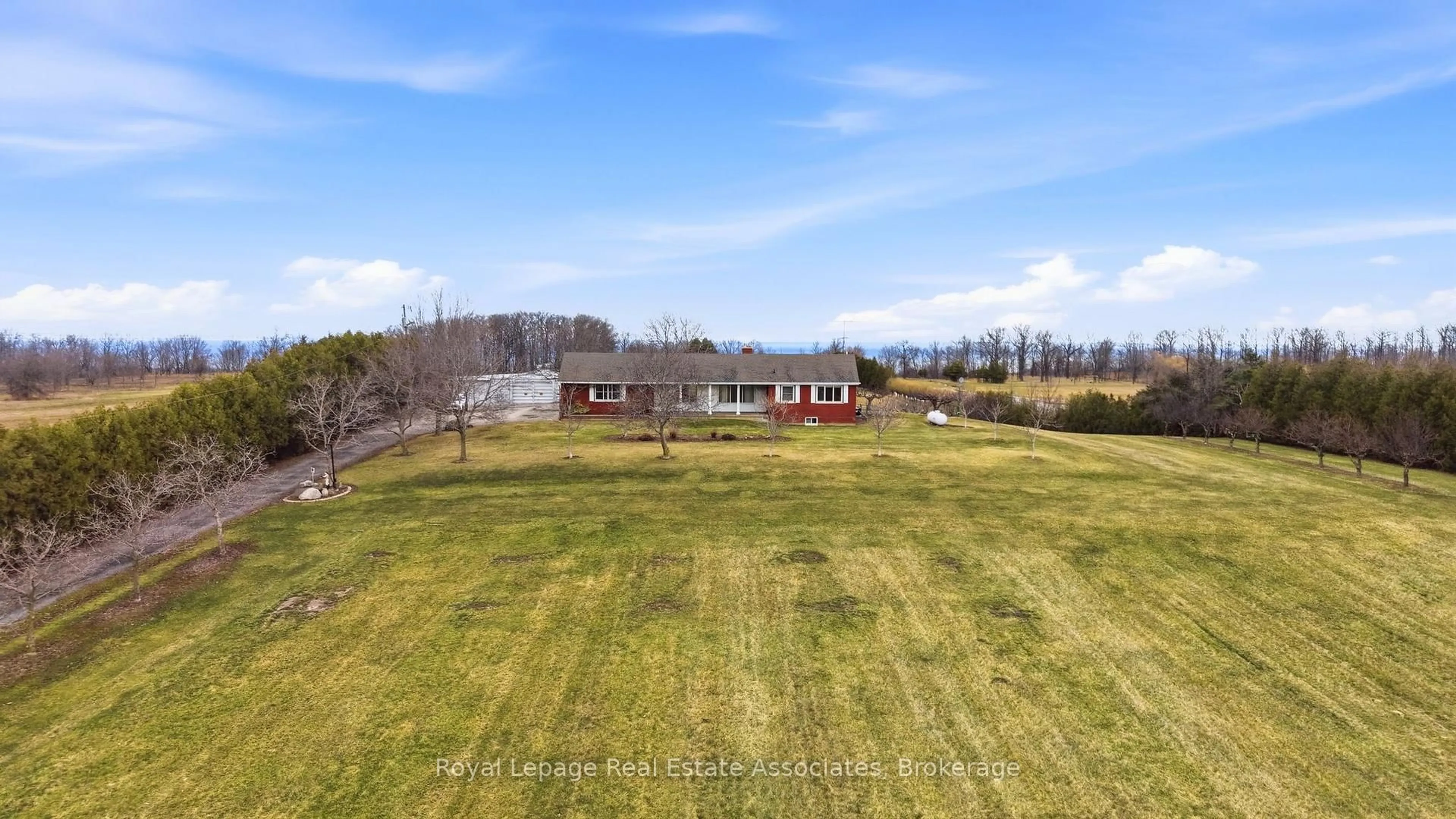 A pic from outside/outdoor area/front of a property/back of a property/a pic from drone, water/lake/river/ocean view for 1137 Ridge Rd, Hamilton Ontario L8J 2X5