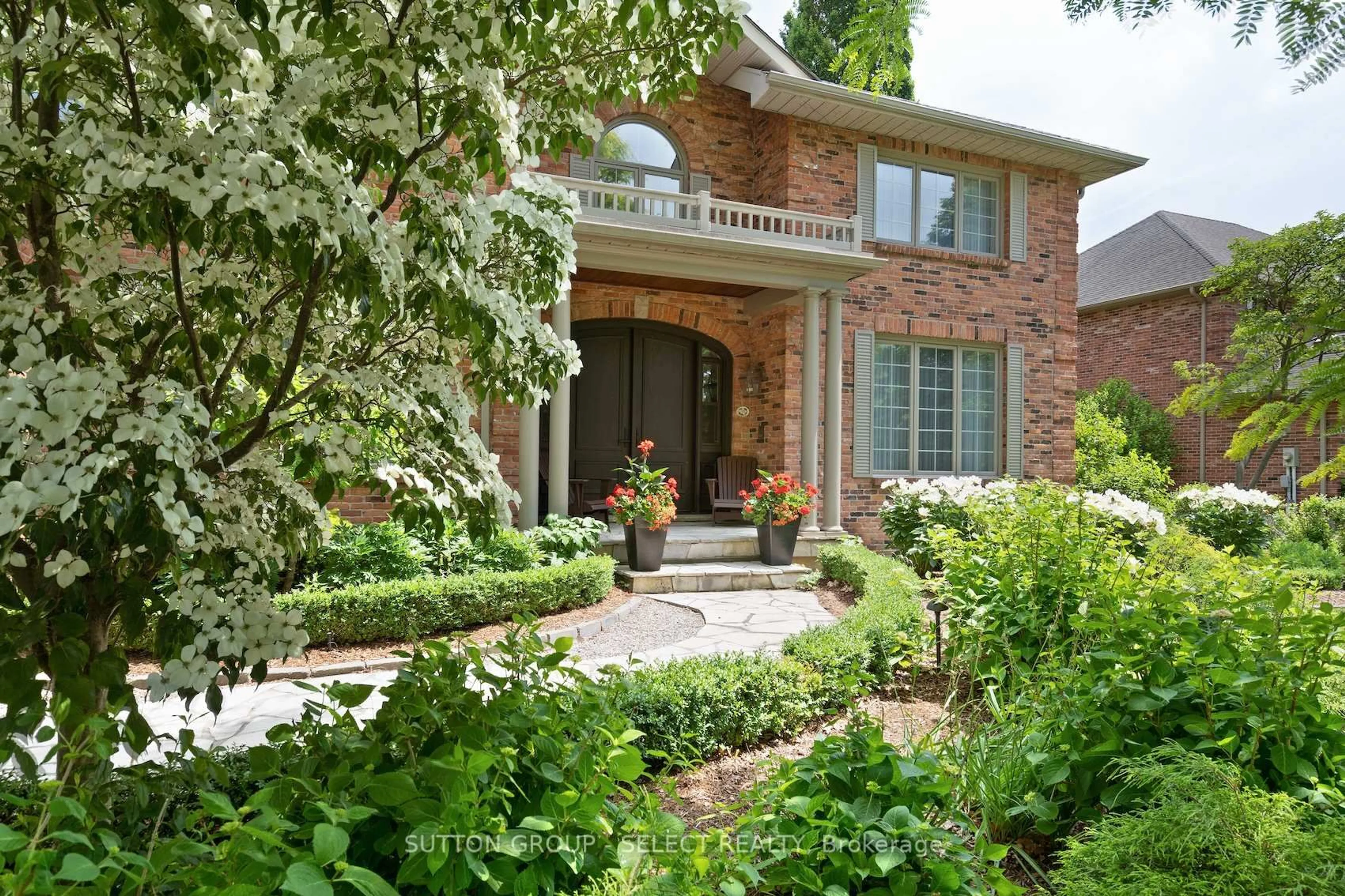 Home with brick exterior material, street for 95 Highland Woods Crt, London South Ontario N6C 5X2