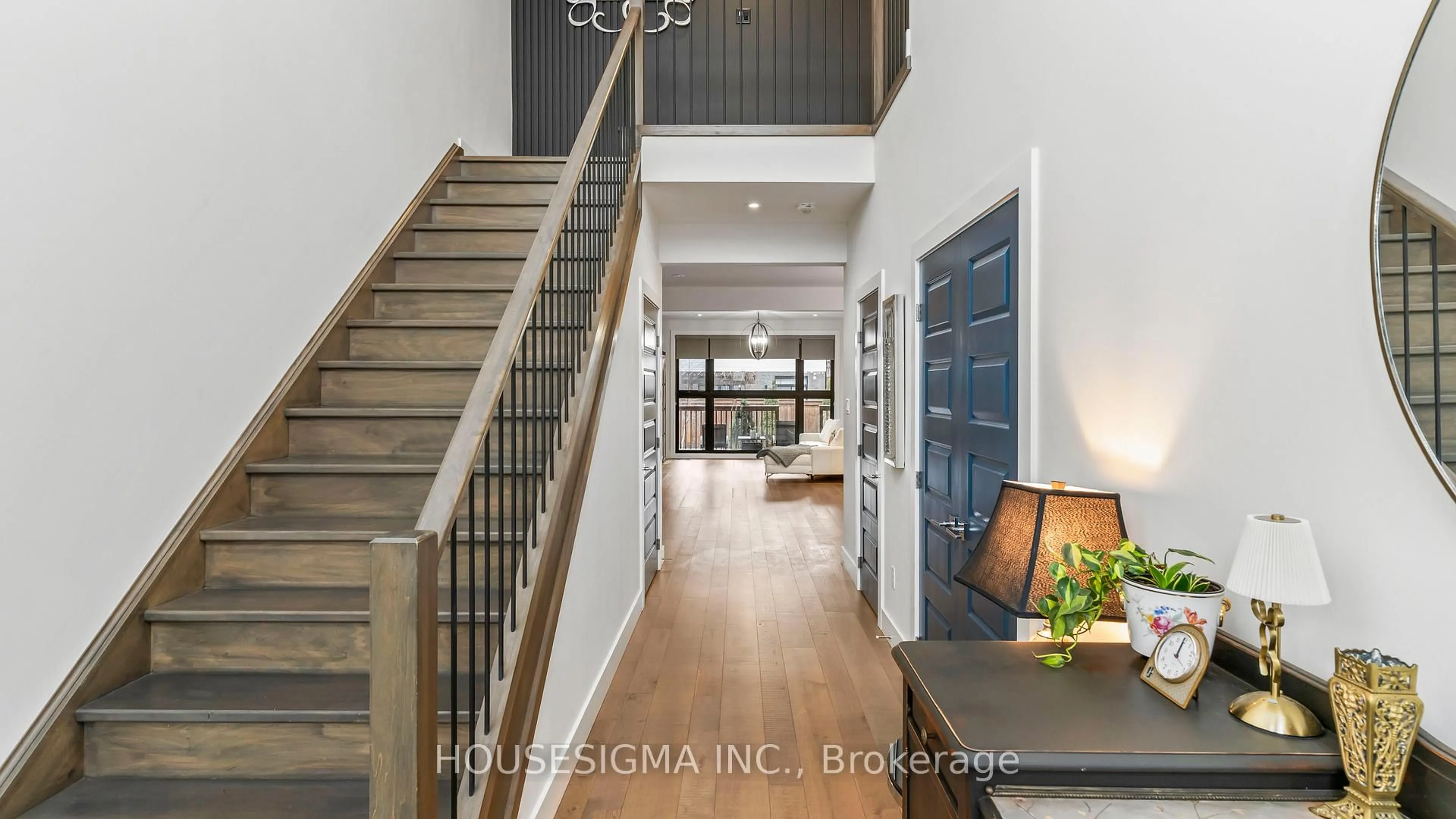 Indoor entryway for 1754 Brayford Ave, London South Ontario N6K 0H4