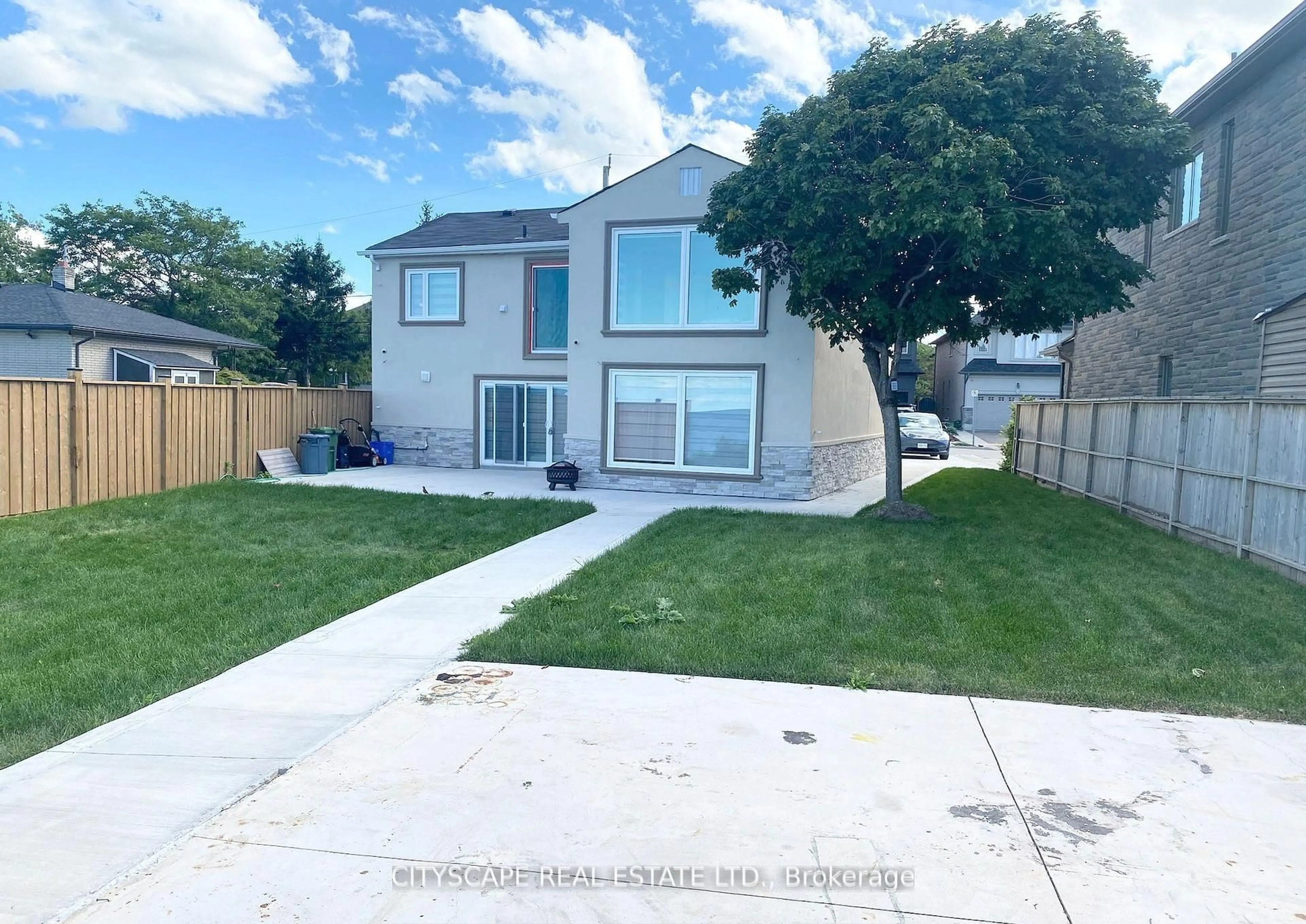 A pic from outside/outdoor area/front of a property/back of a property/a pic from drone, street for 48 Seabreeze Cres, Hamilton Ontario L8E 5C8