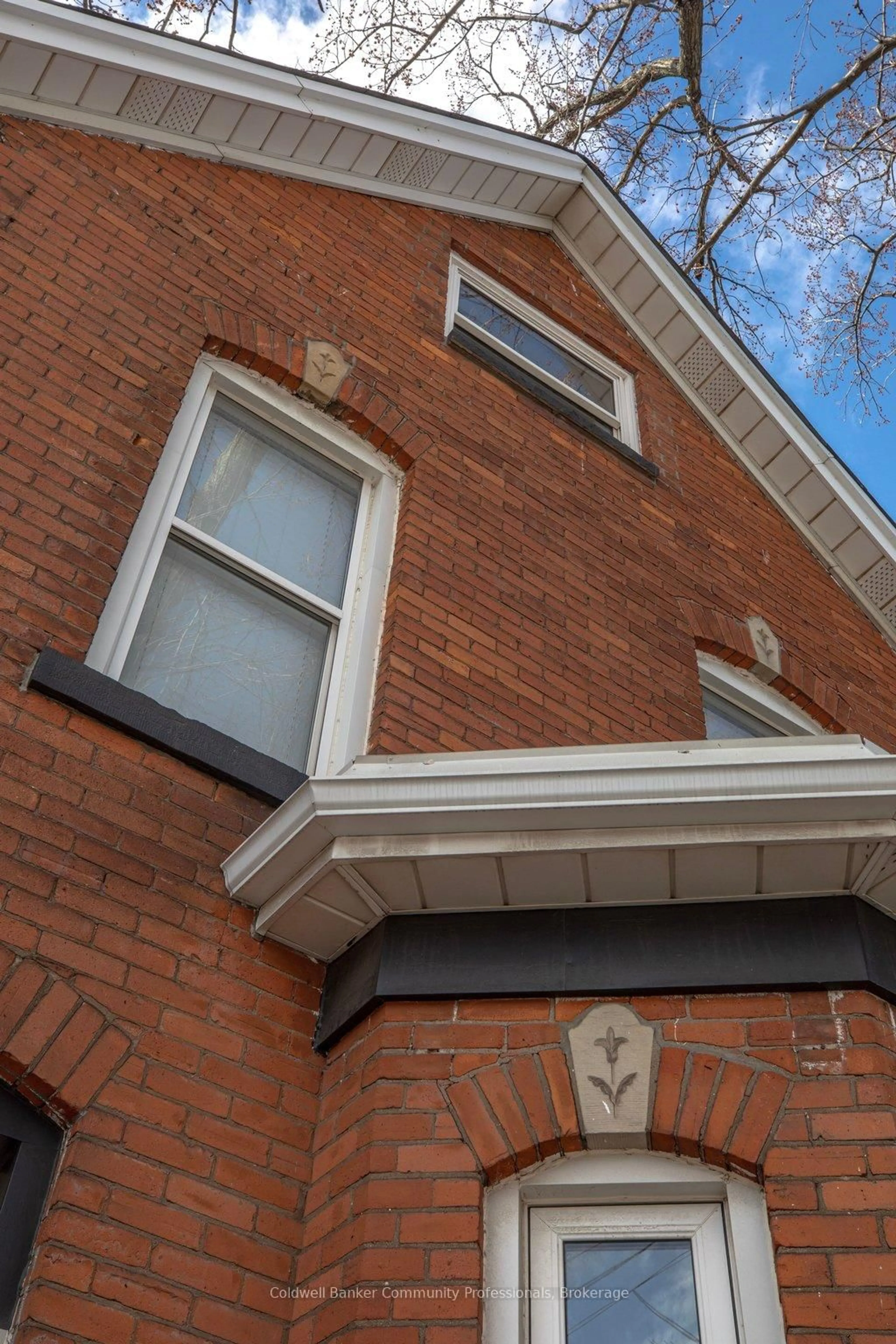 Home with brick exterior material, street for 87 East Ave, Hamilton Ontario L8L 5H6