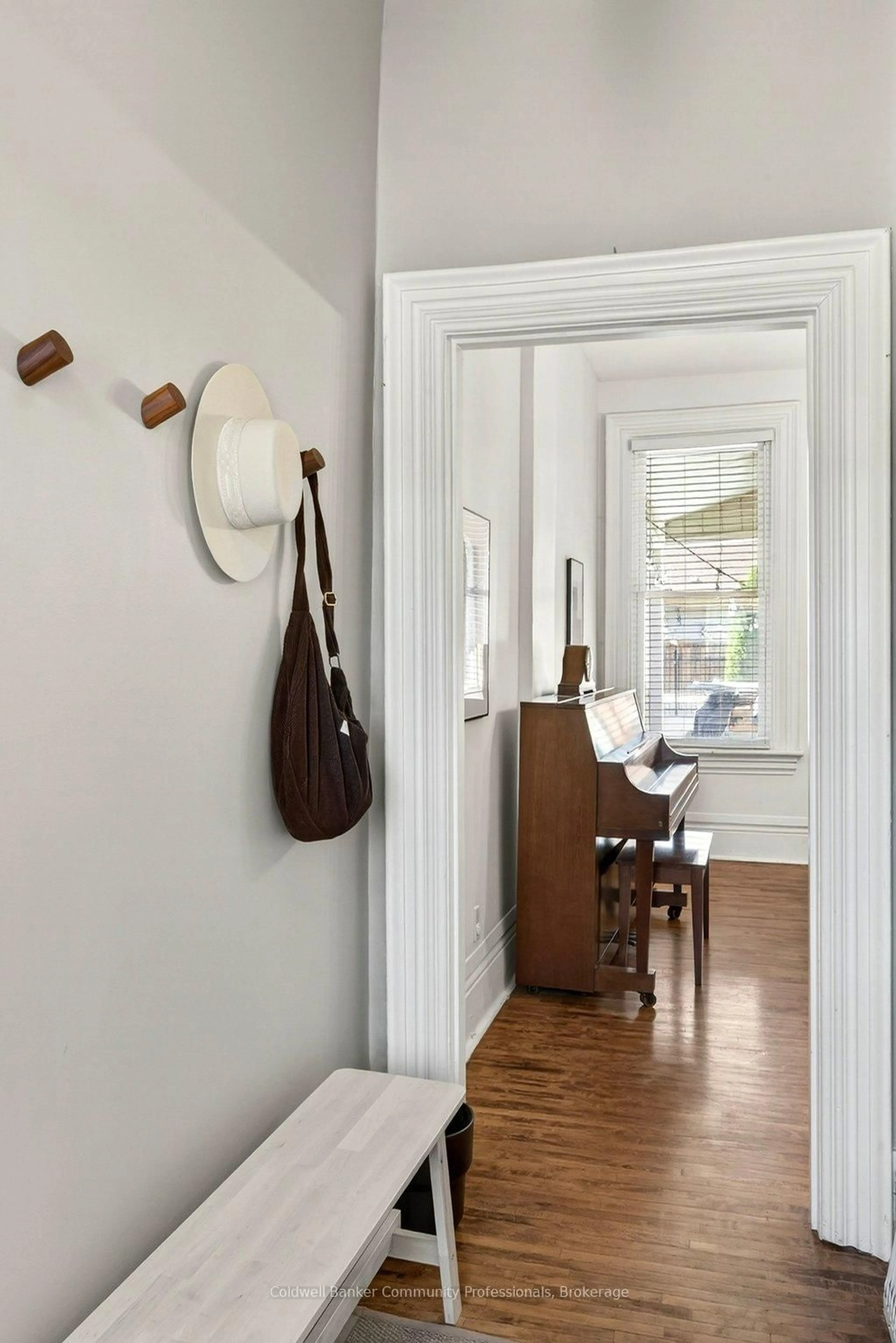 Indoor entryway for 87 East Ave, Hamilton Ontario L8L 5H6