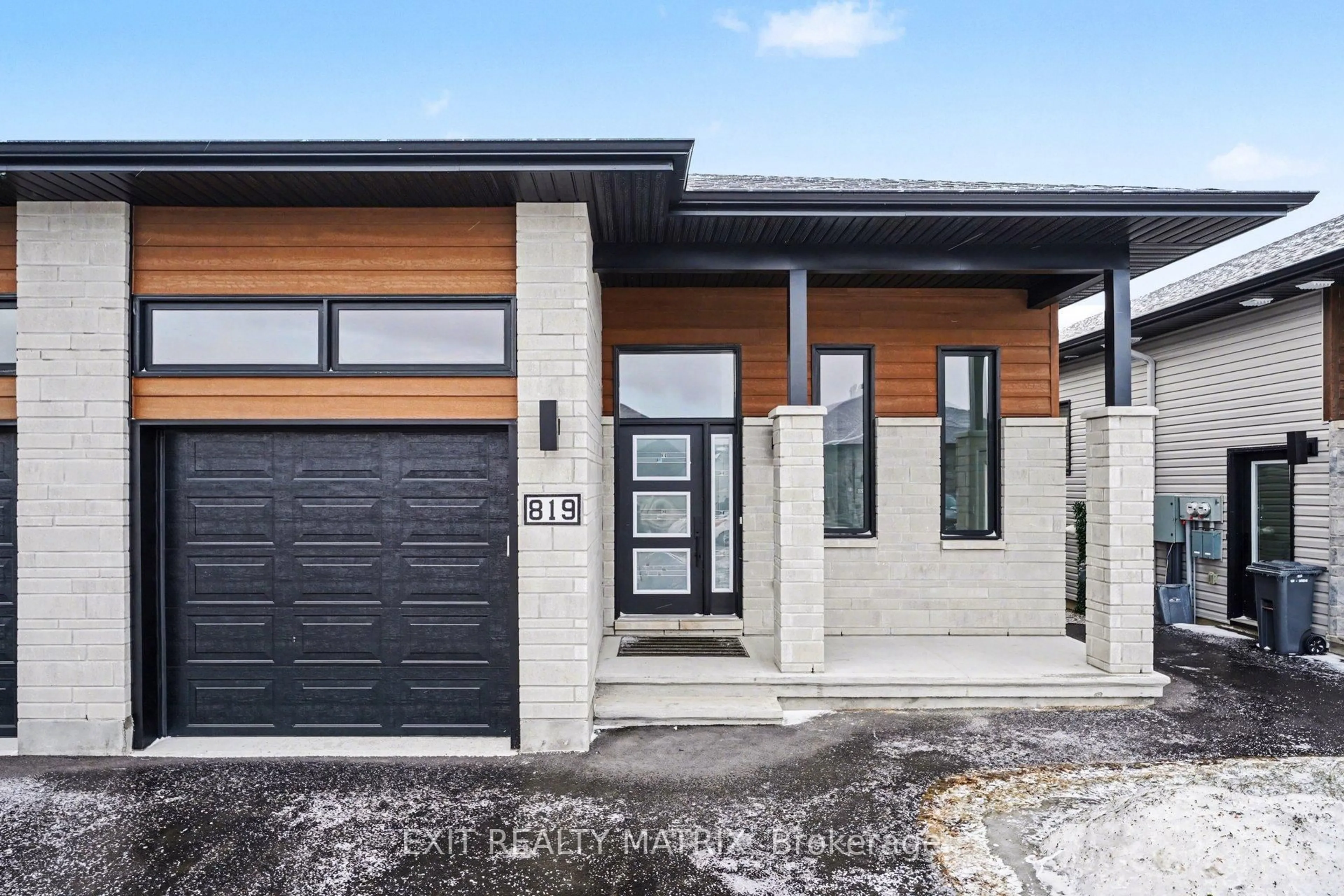 Home with brick exterior material, street for 819 Namur St, Russell Ontario K0A 1W0