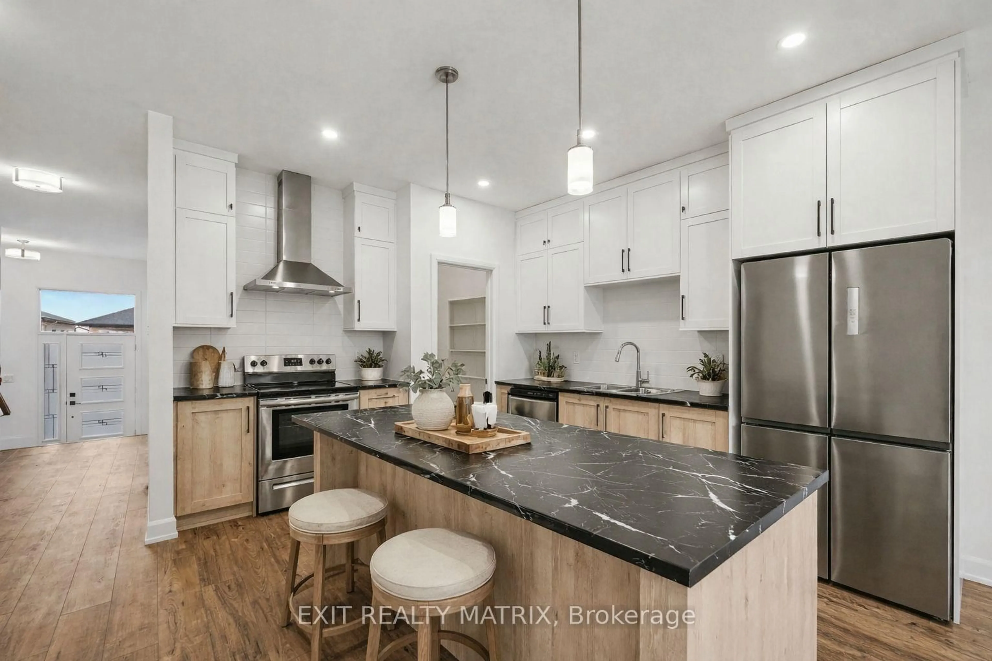 Open concept kitchen, unknown for 819 Namur St, Russell Ontario K0A 1W0