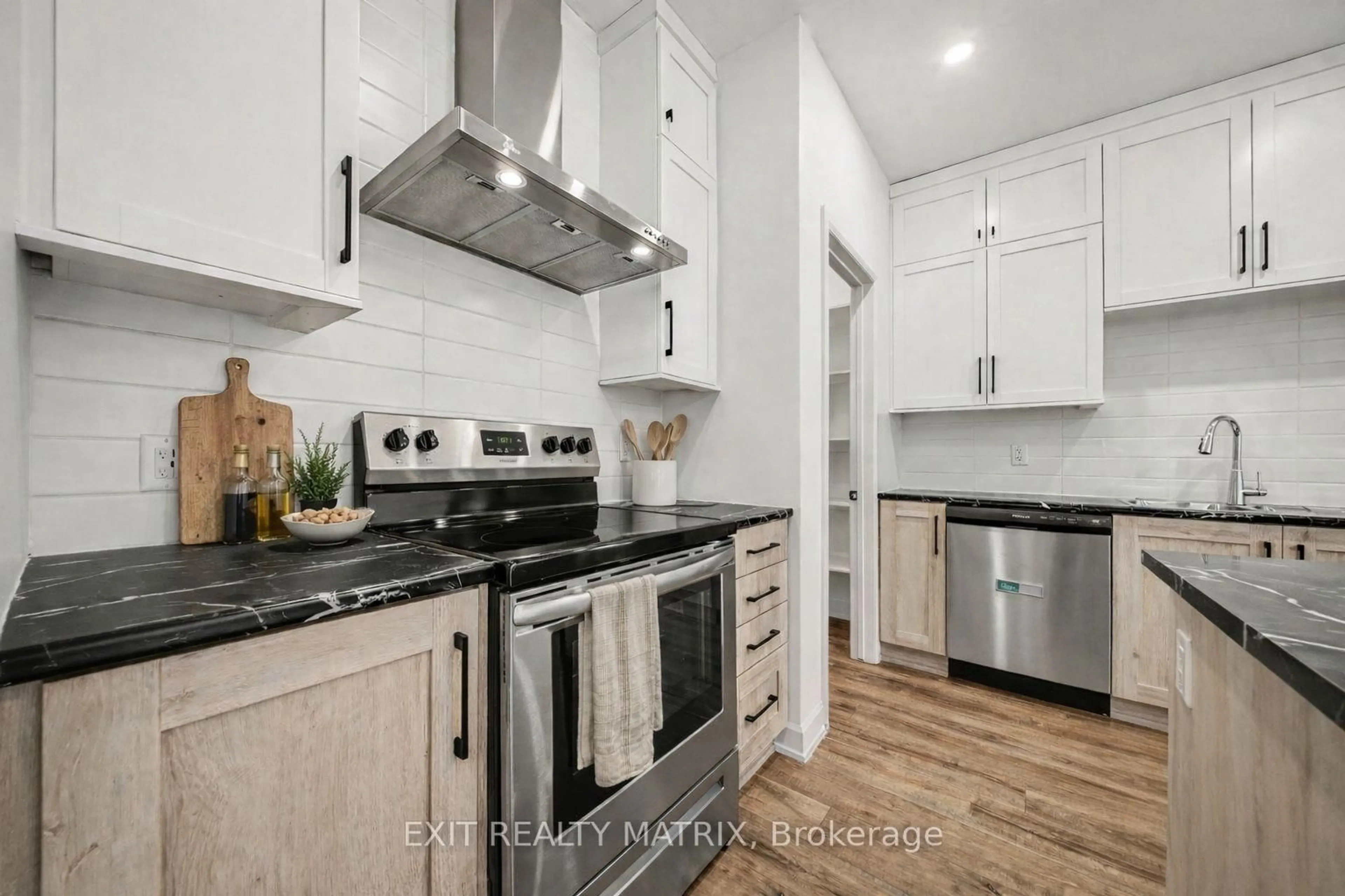 Unknown for 819 Namur St, Russell Ontario K0A 1W0