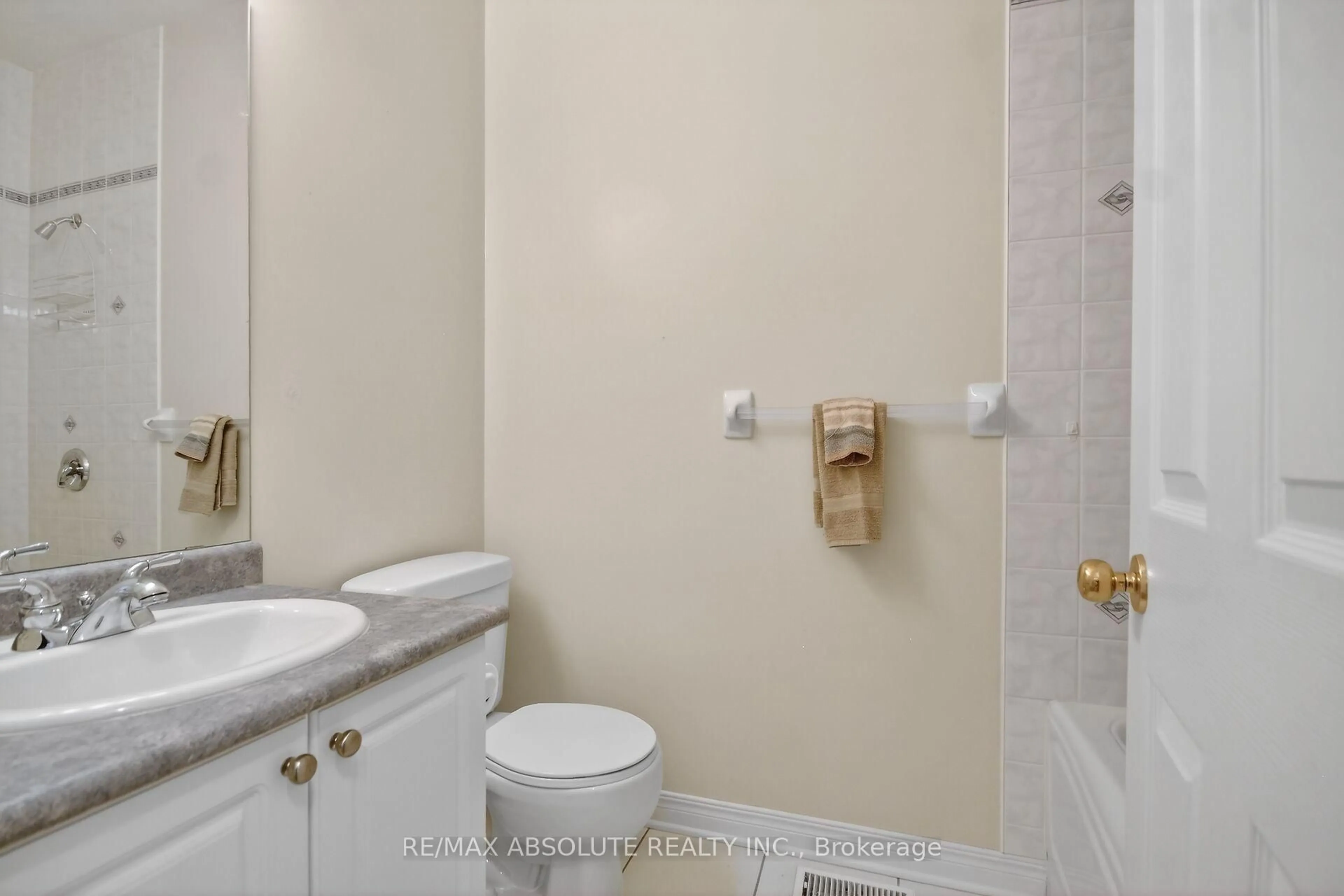 Standard bathroom, unknown for 17 Ammolite St, Stittsville Ontario K2S 1Y8