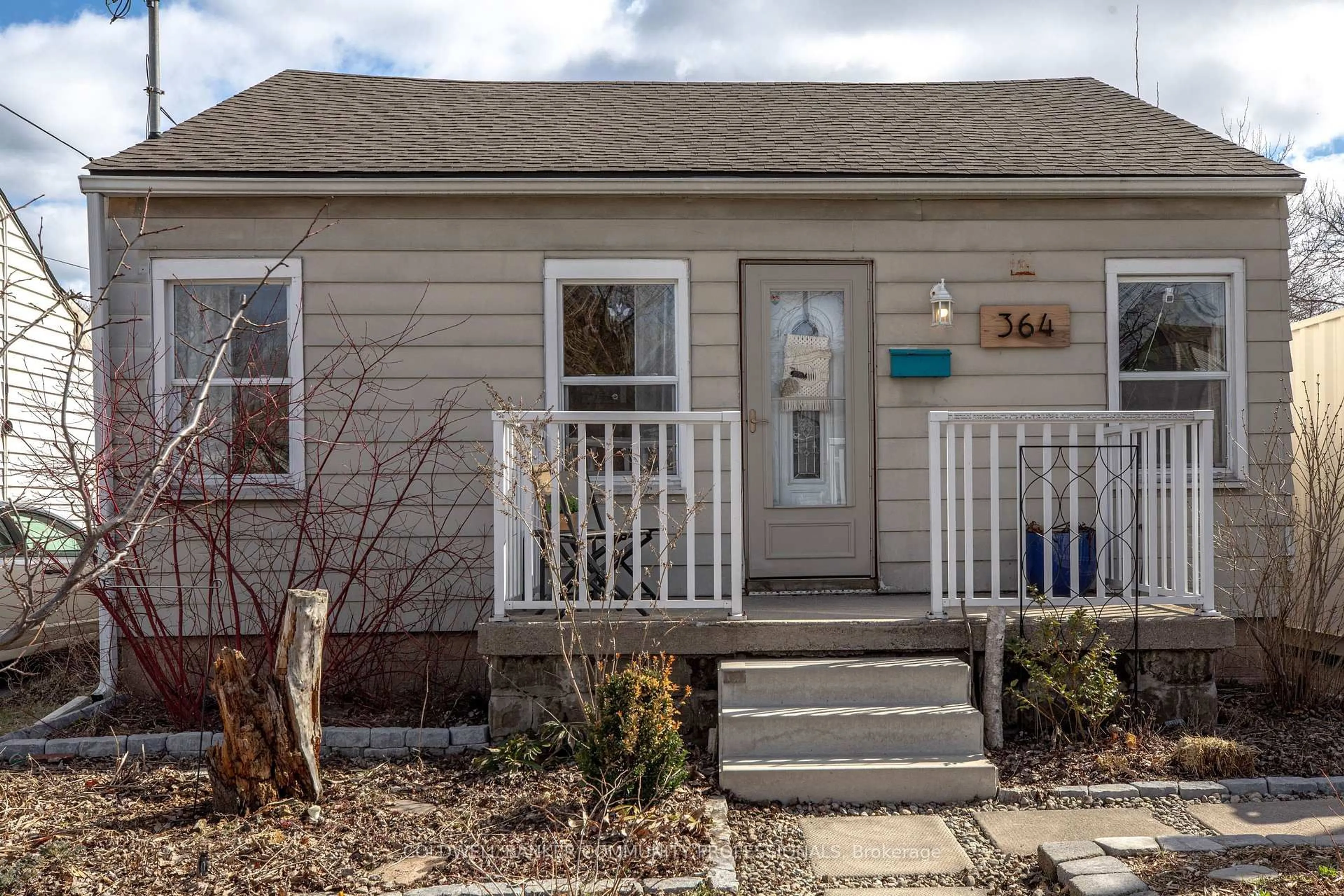 Home with vinyl exterior material, street for 364 Tragina Ave, Hamilton Ontario L8H 5E5