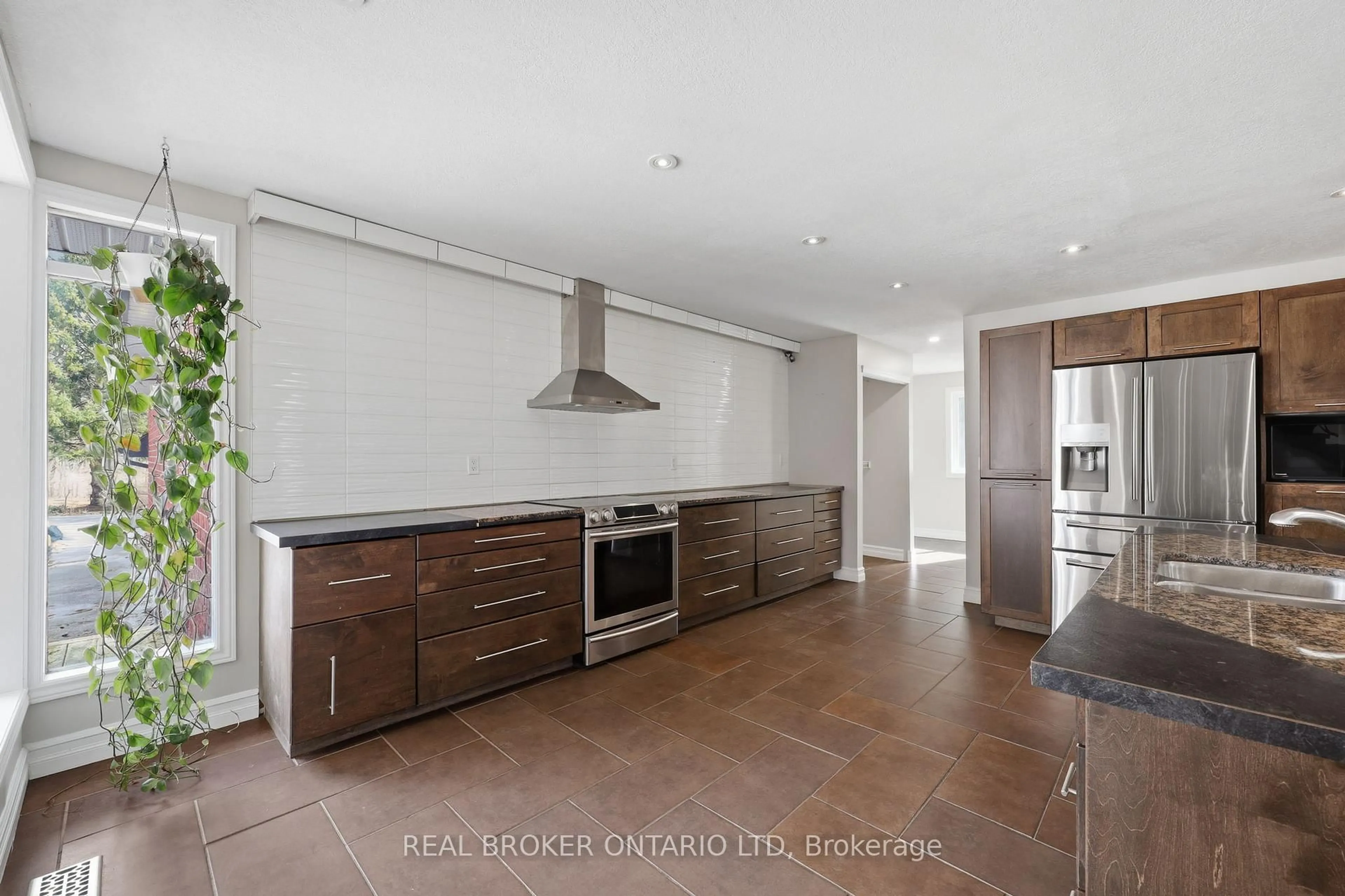 Open concept kitchen, ceramic/tile floor for 6152 Bostwick Rd, Central Elgin Ontario N0L 2L0