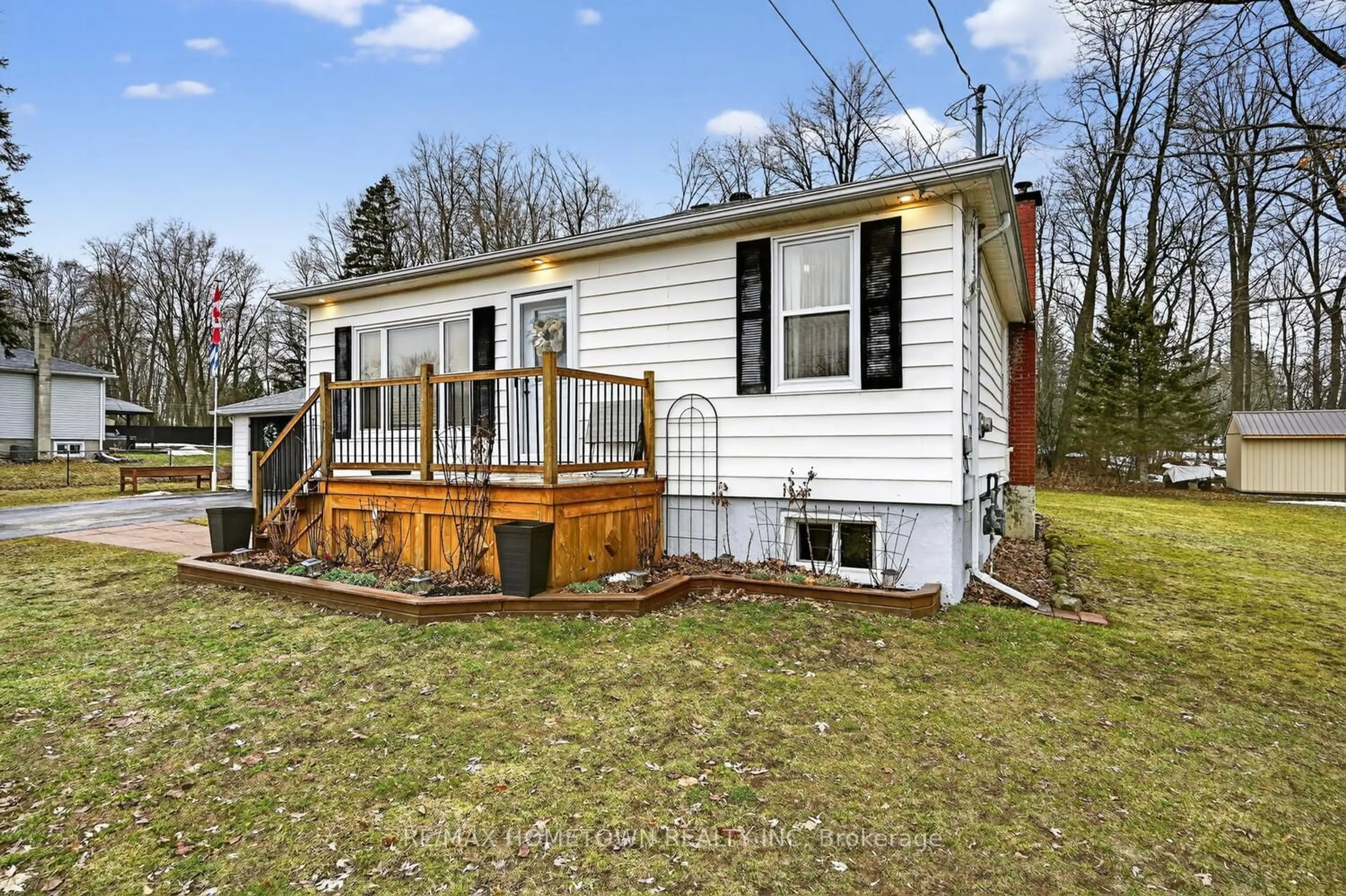 Home with vinyl exterior material, unknown for 2213 Meadowview Dr, Augusta Ontario K6V 5T1