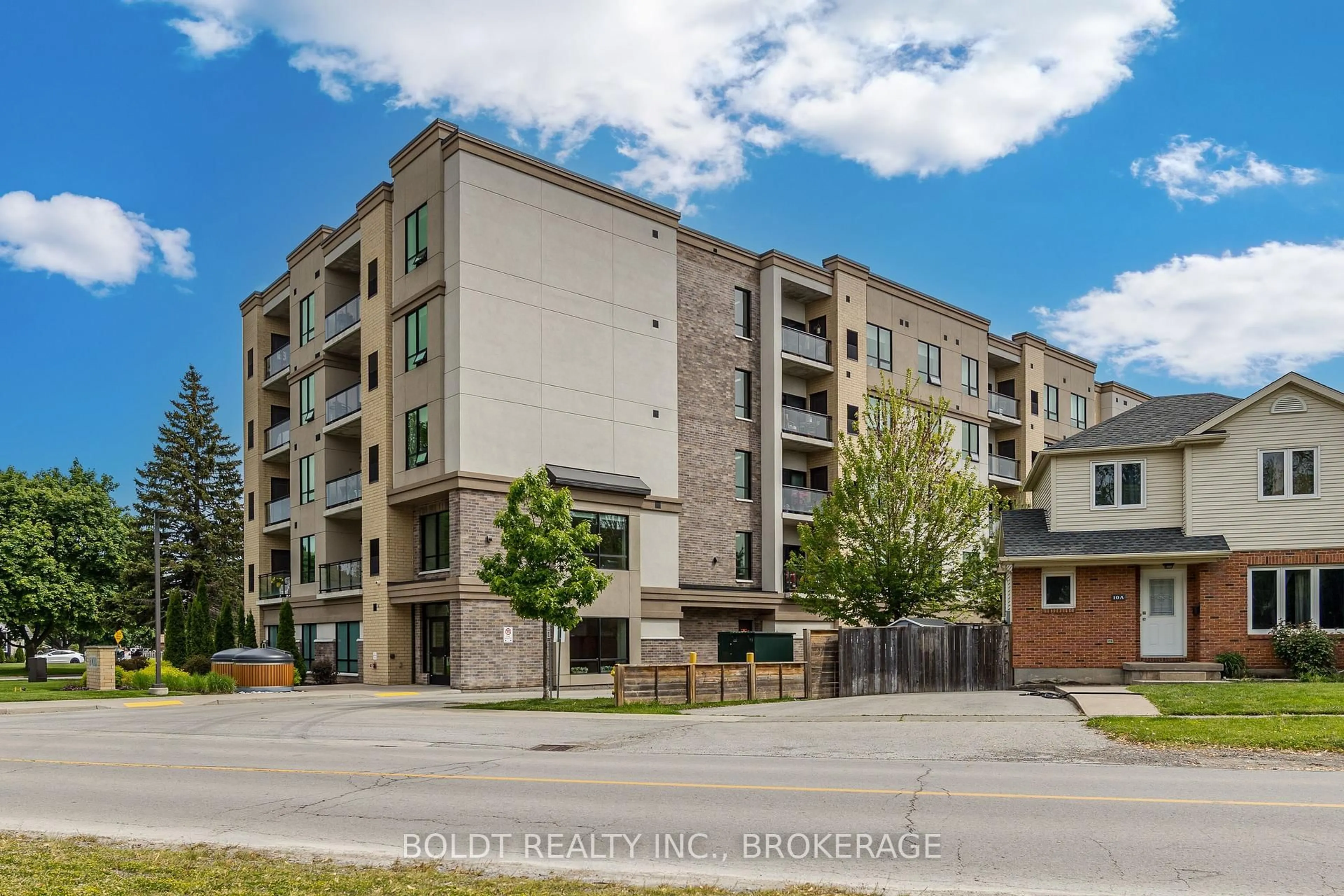 A pic from outside/outdoor area/front of a property/back of a property/a pic from drone, street for 16 Wood St #507, St. Catharines Ontario L2N 2A9