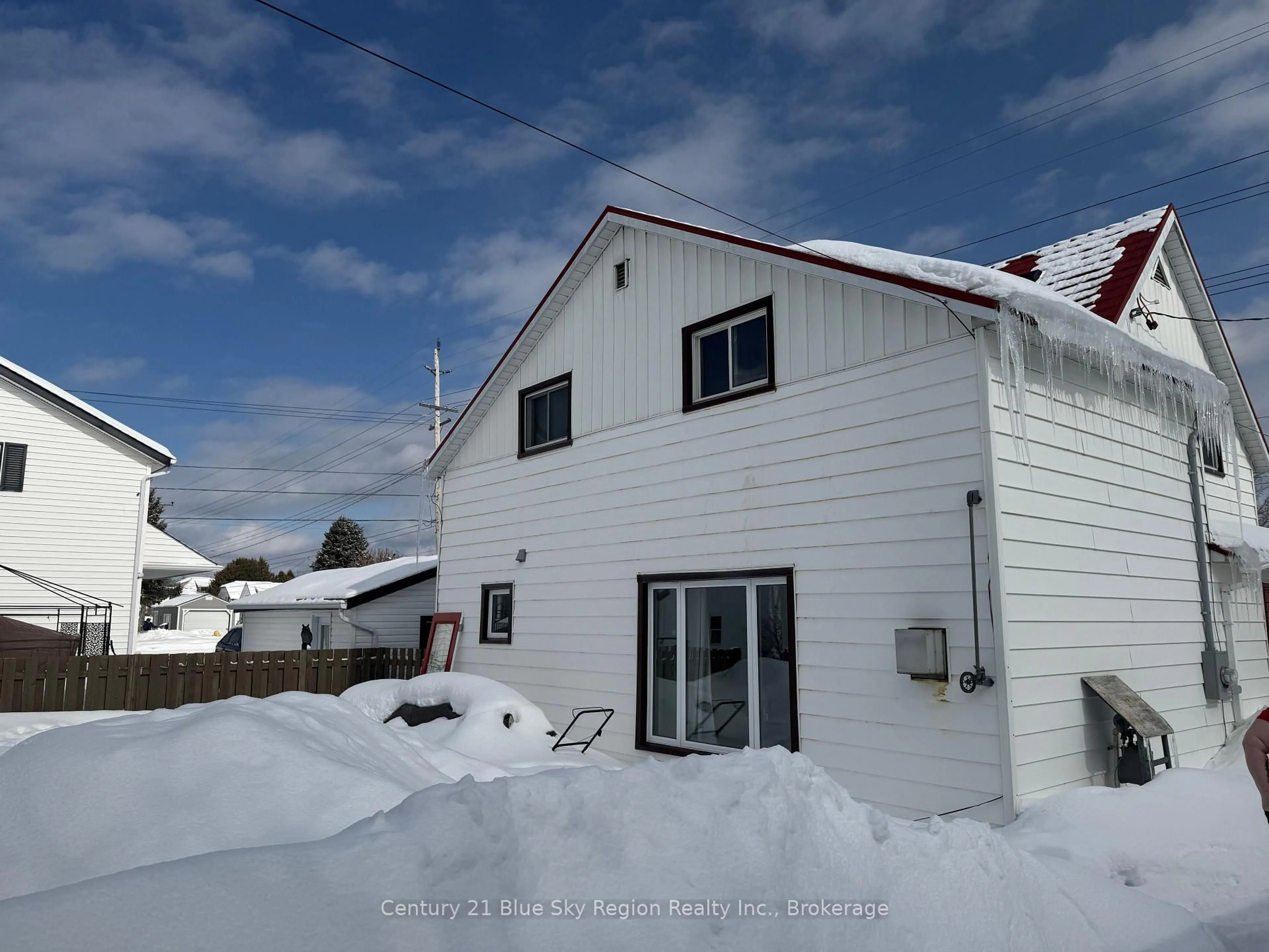 A pic from outside/outdoor area/front of a property/back of a property/a pic from drone, street for 165 Nipissing St, West Nipissing Ontario P2B 1K2