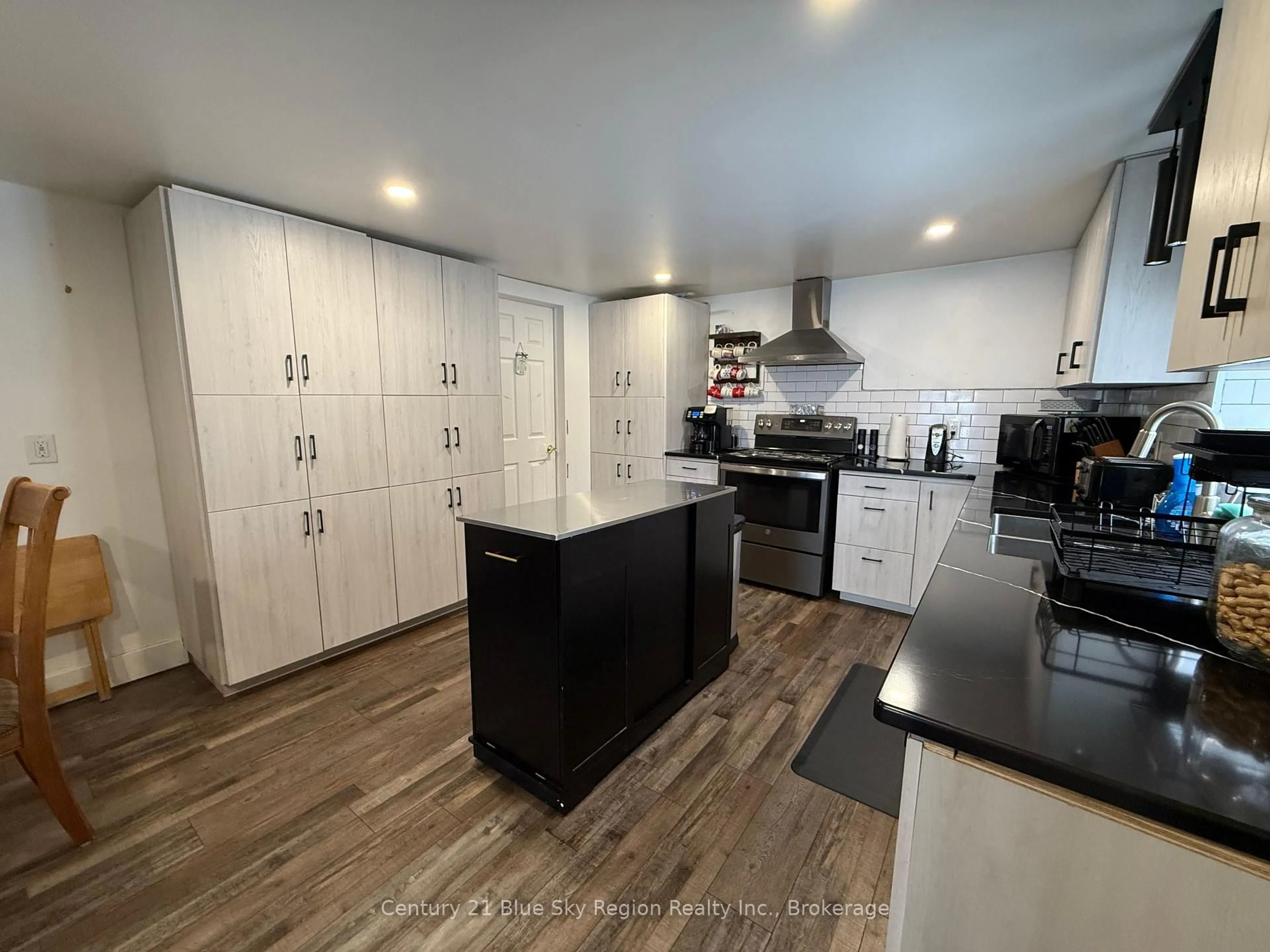 Open concept kitchen, unknown for 165 Nipissing St, West Nipissing Ontario P2B 1K2