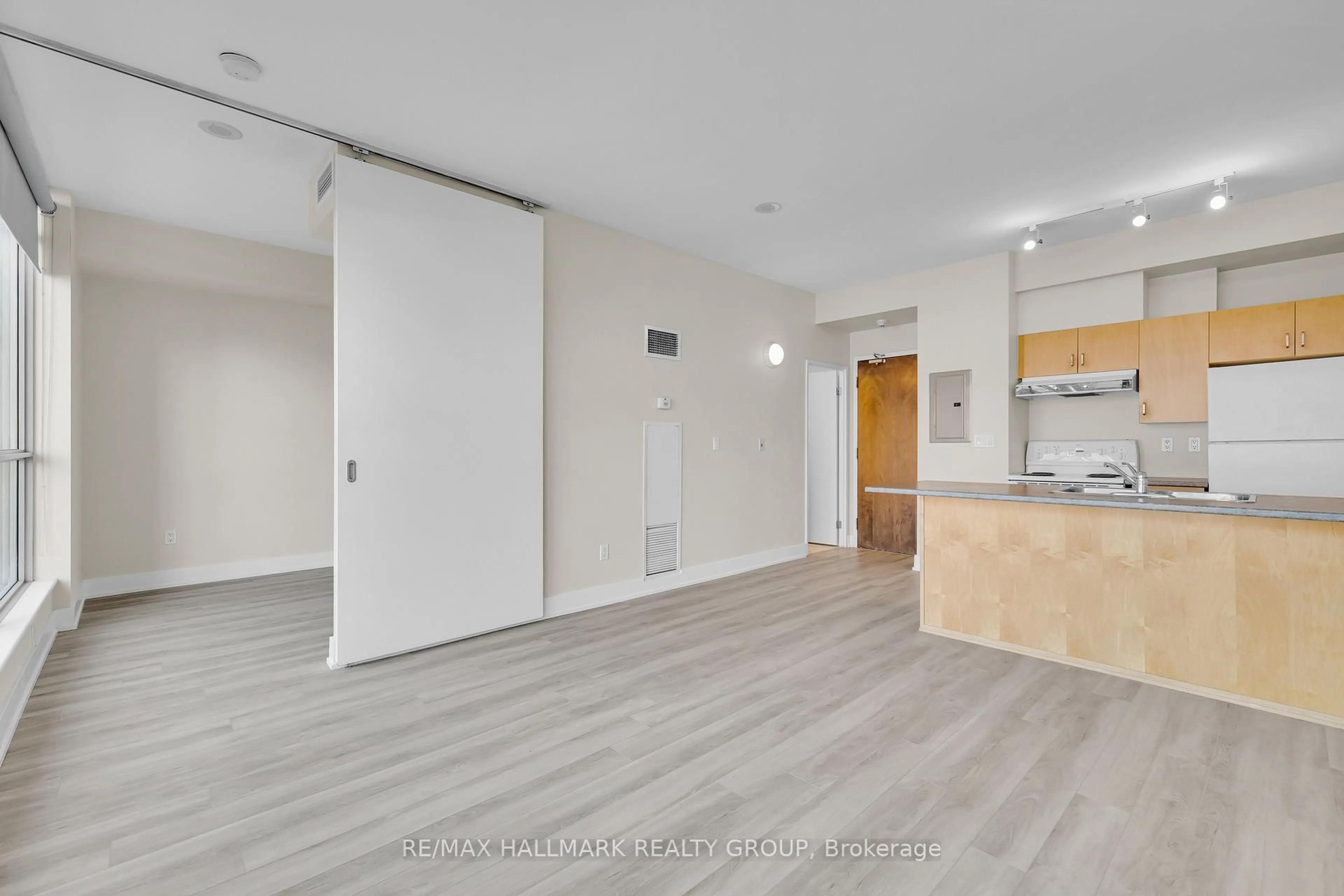 A pic of a room for 180 York St #210, Ottawa Ontario K1N 1J6