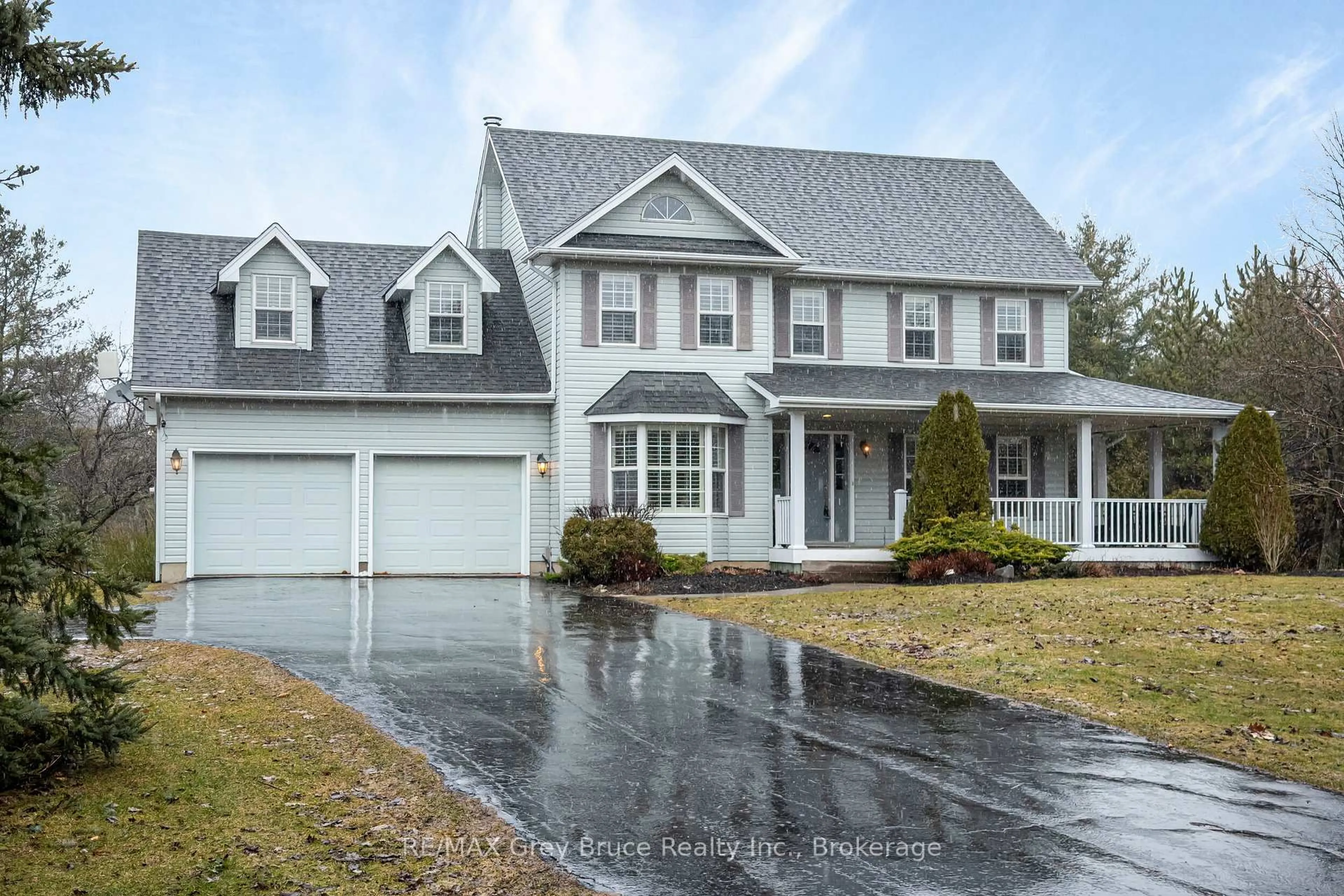 Home with vinyl exterior material, street for 243009 21 Sdrd, Meaford Ontario N4K 5N3