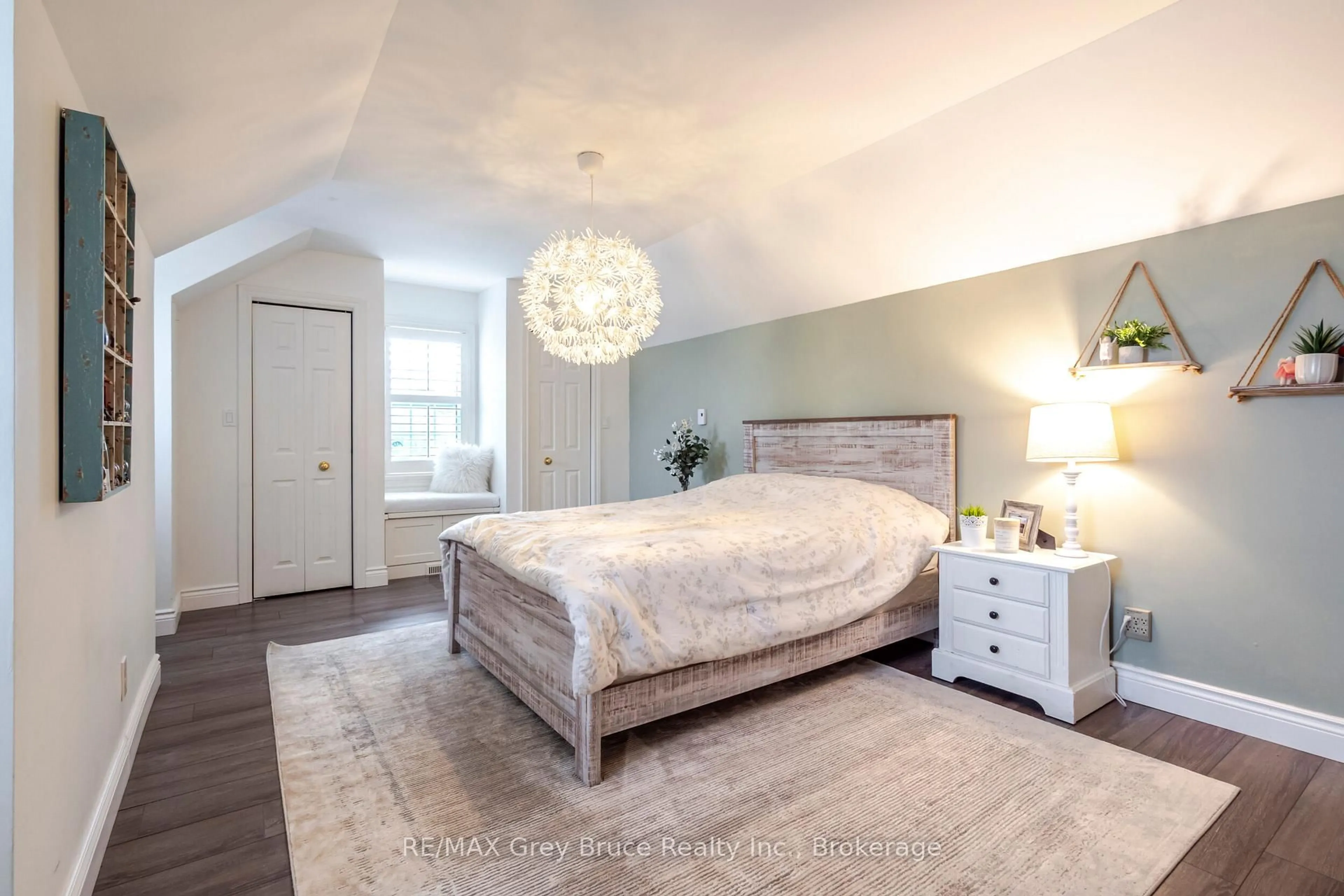 Bedroom with bed, unknown for 243009 21 Sdrd, Meaford Ontario N4K 5N3