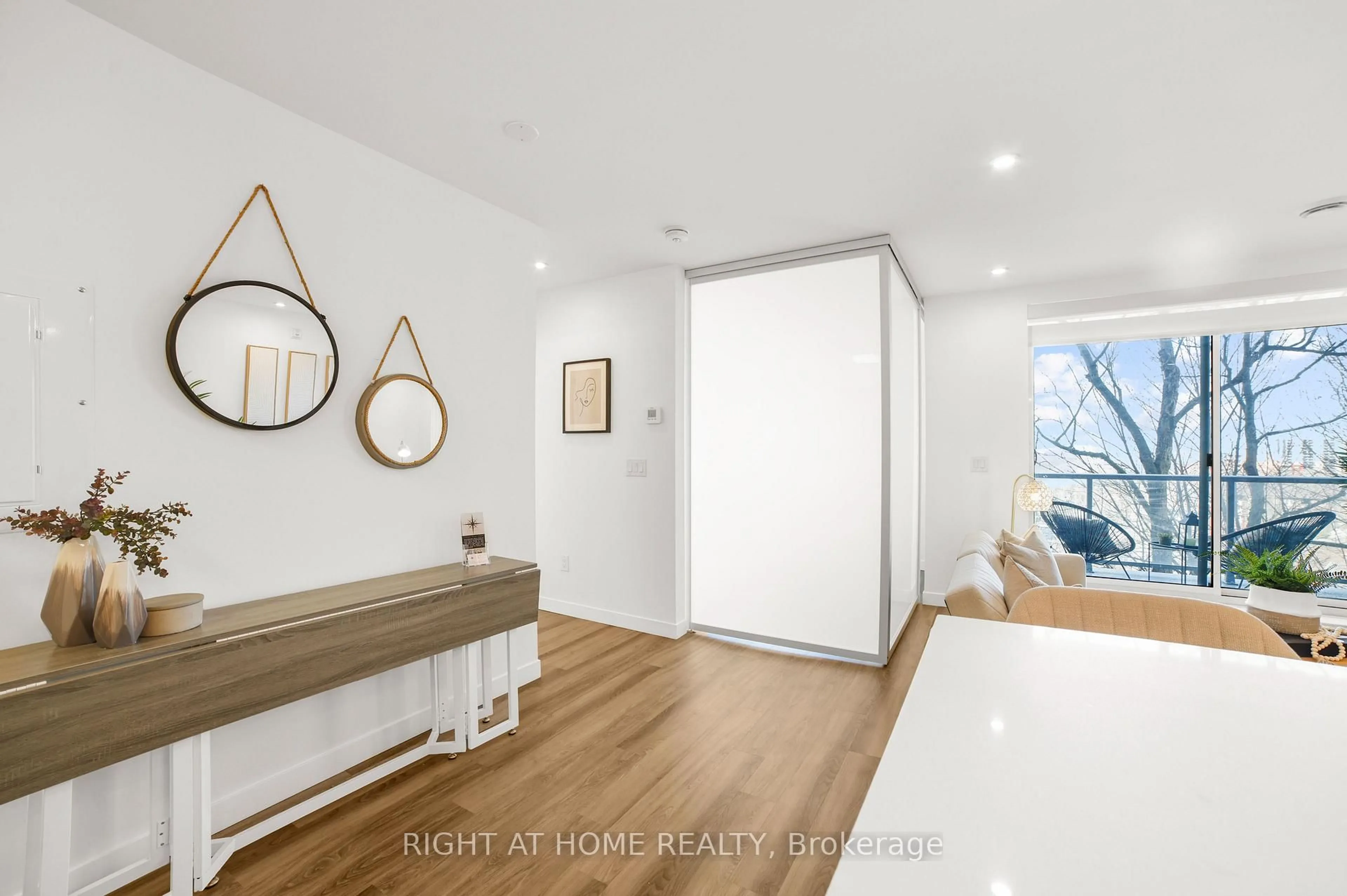 Contemporary bathroom, unknown for 479 CHARLTON Ave #205, Hamilton Ontario L8N 0B4