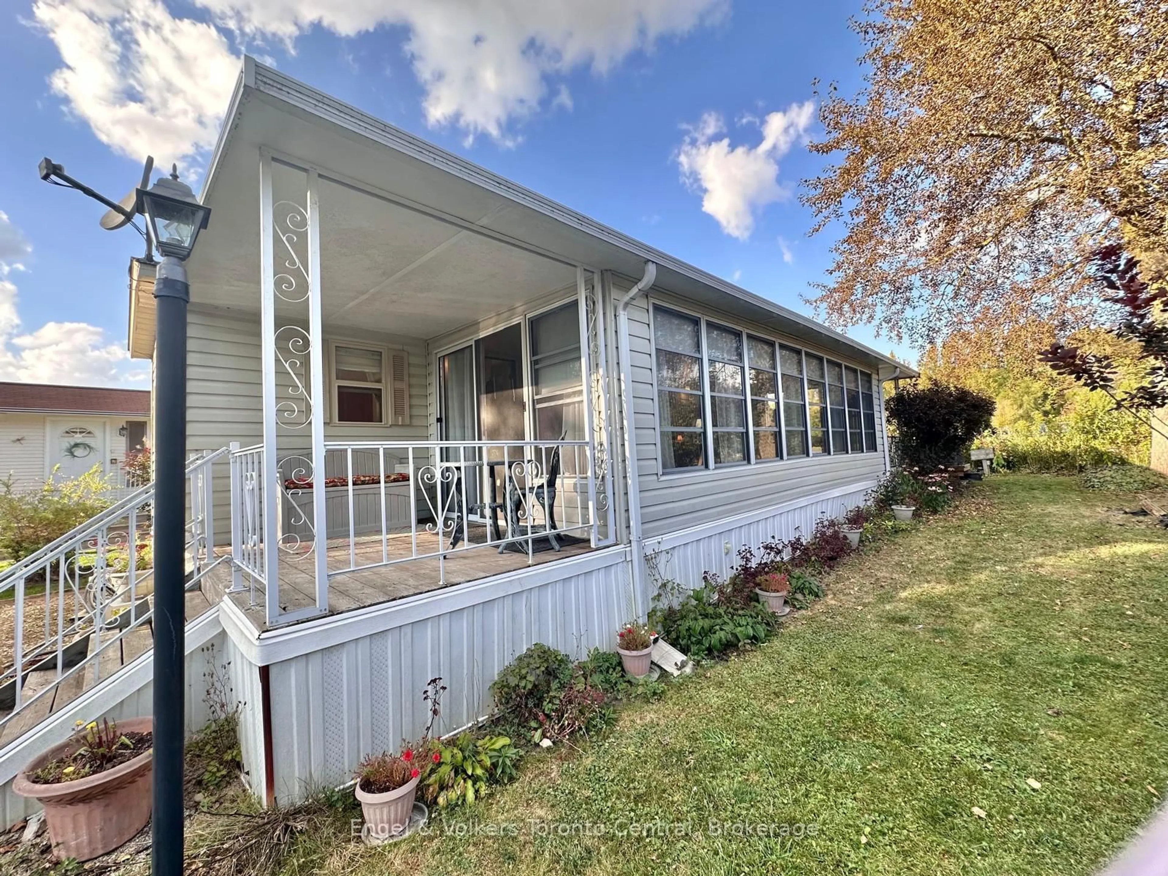 Home with vinyl exterior material, water/lake/river/ocean view for 7489 SIDEROAD 5 #B6, Wellington North Ontario N0G 2L0