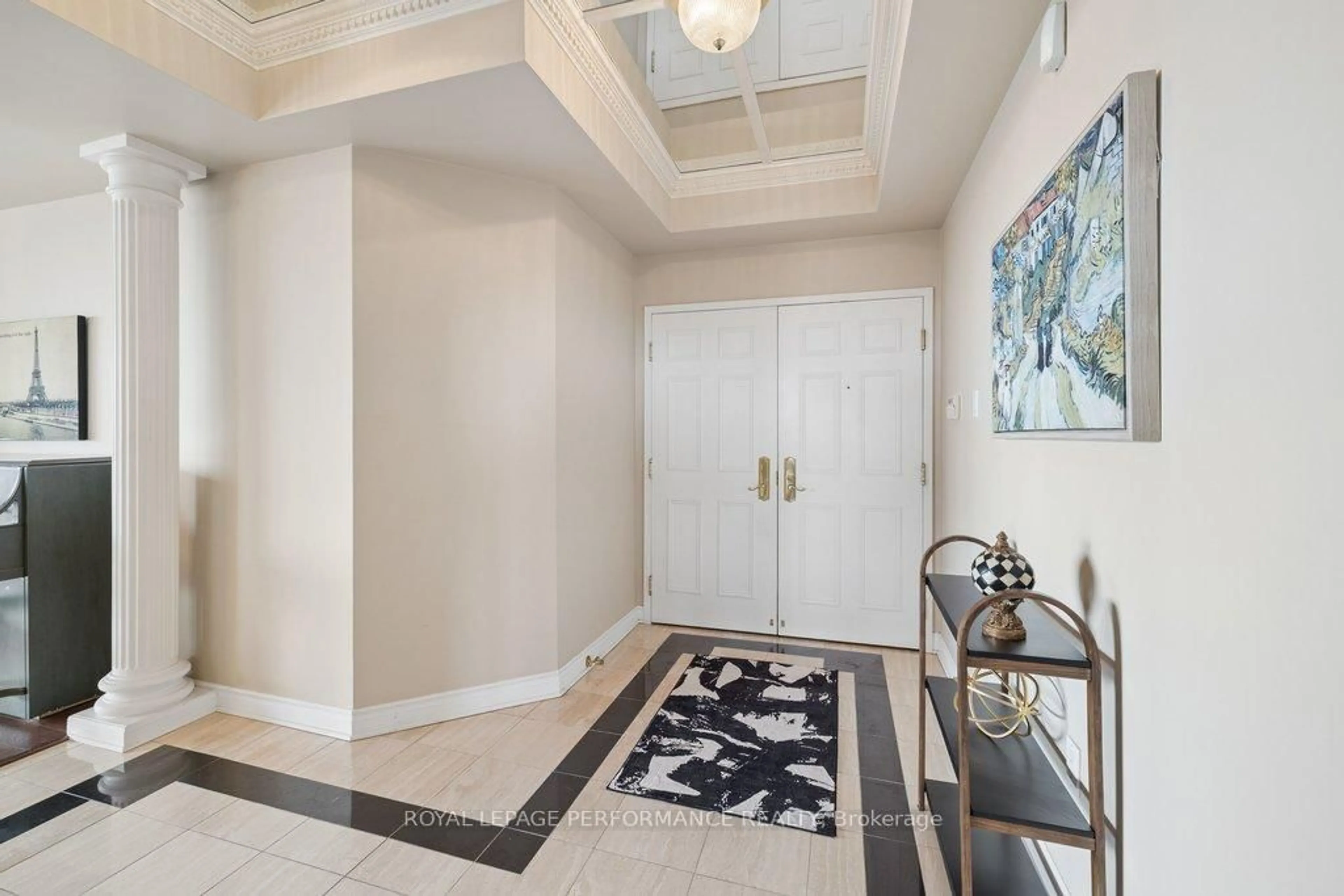 Indoor entryway for 1480 Riverside Dr #905, Ottawa Ontario K1G 5H2