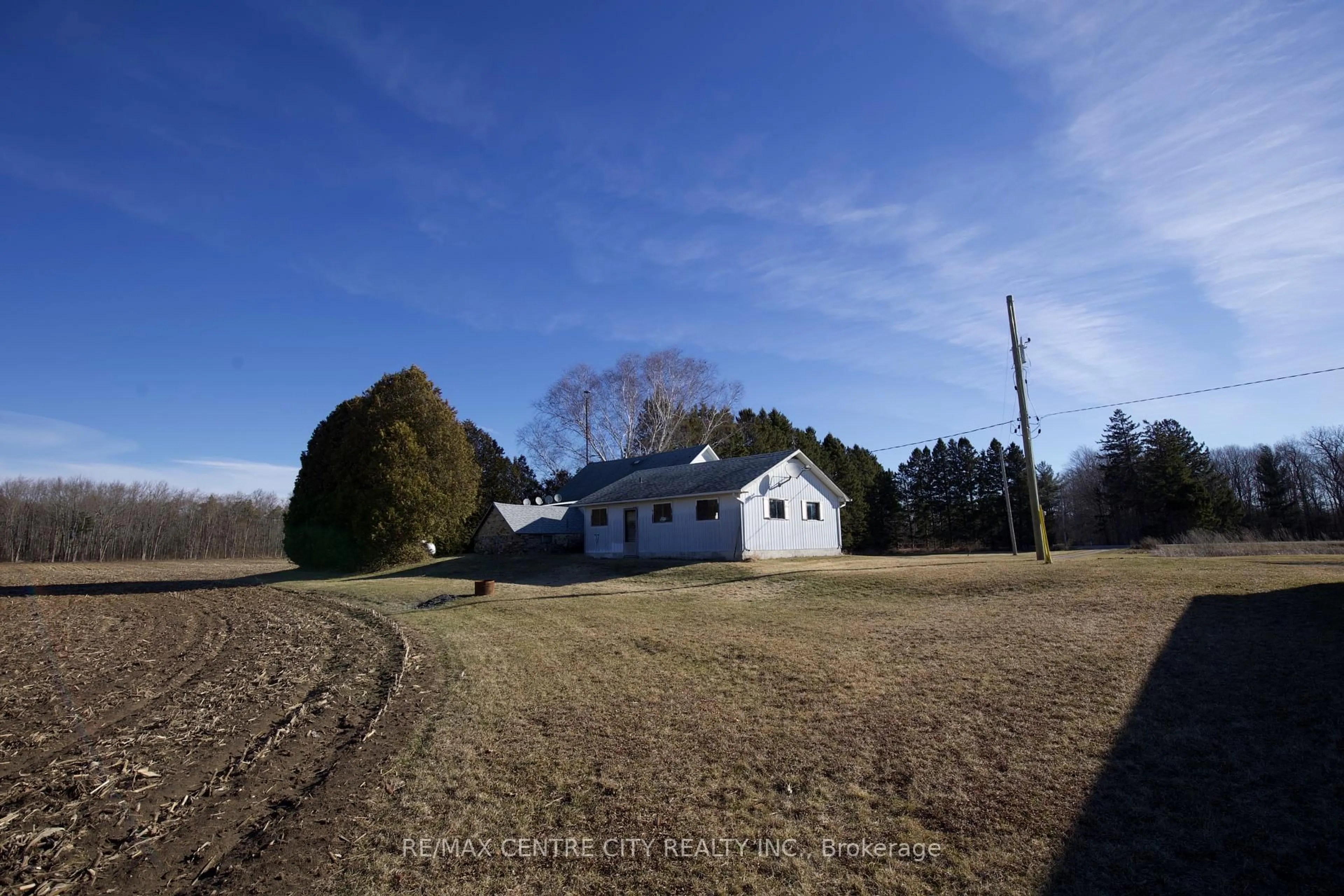 A pic from outside/outdoor area/front of a property/back of a property/a pic from drone, unknown for 7923 Coyle Rd, Bayham Ontario N0J 1Y0