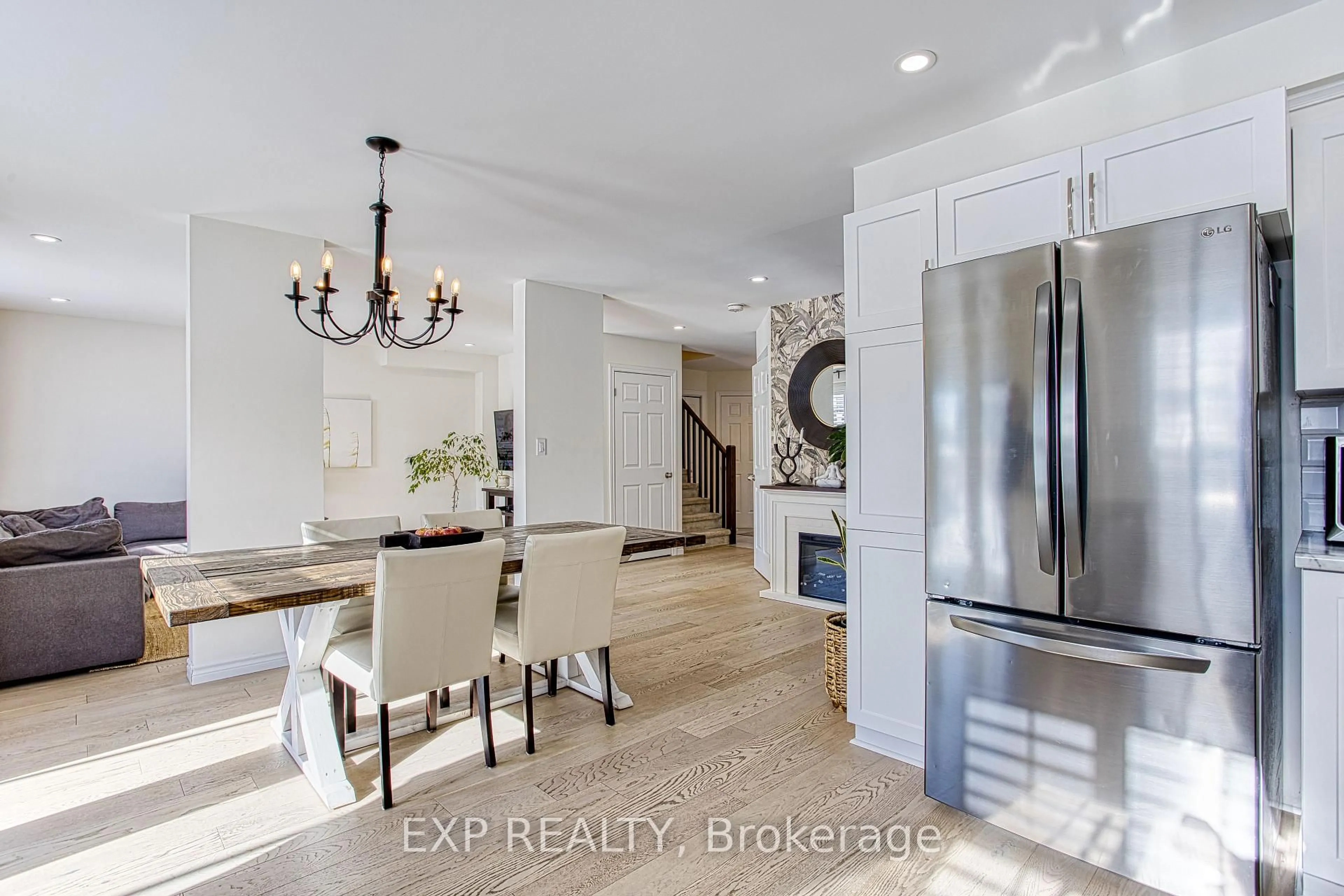 Open concept kitchen, ceramic/tile floor for 32 Hudson Dr, Haldimand Ontario N0A 1E0