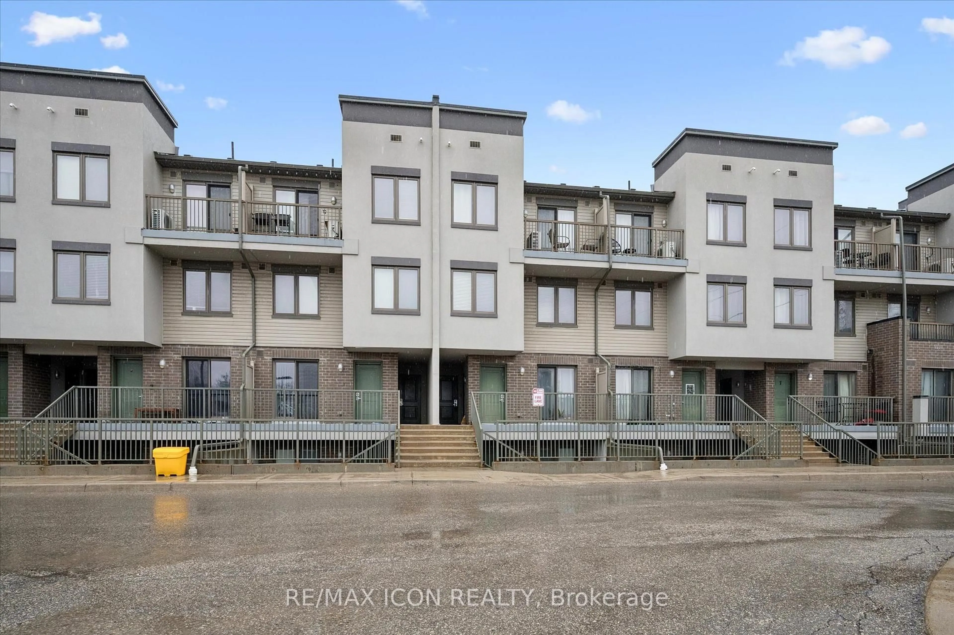 A pic from outside/outdoor area/front of a property/back of a property/a pic from drone, building for 350 Fisher Mills Rd #17, Cambridge Ontario N3C 0G8