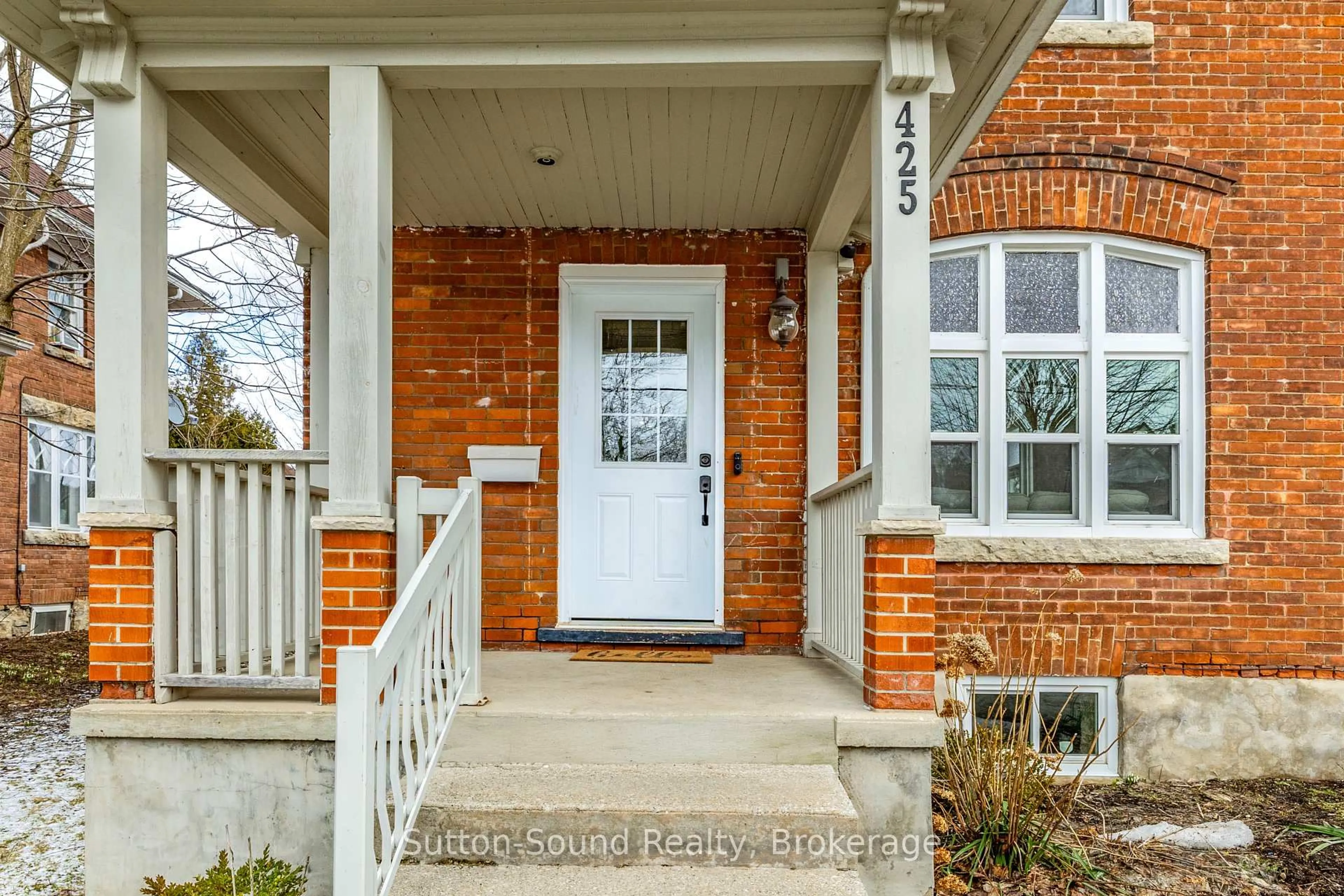 Home with brick exterior material, street for 425 2nd Ave, Owen Sound Ontario N4K 2G2