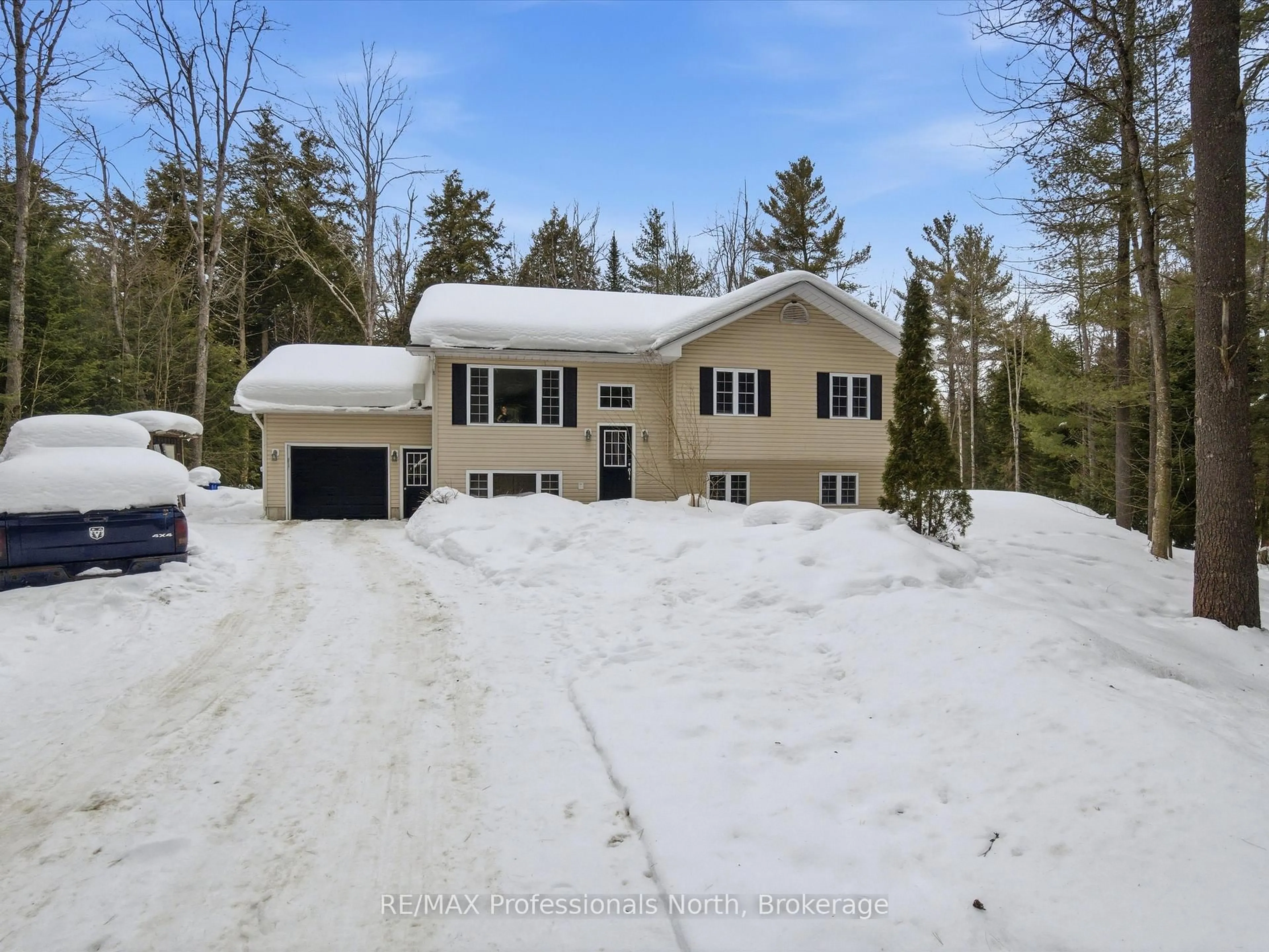 A pic from outside/outdoor area/front of a property/back of a property/a pic from drone, street for 1017 CHURCH HILL Rd, Bracebridge Ontario P1L 1X1