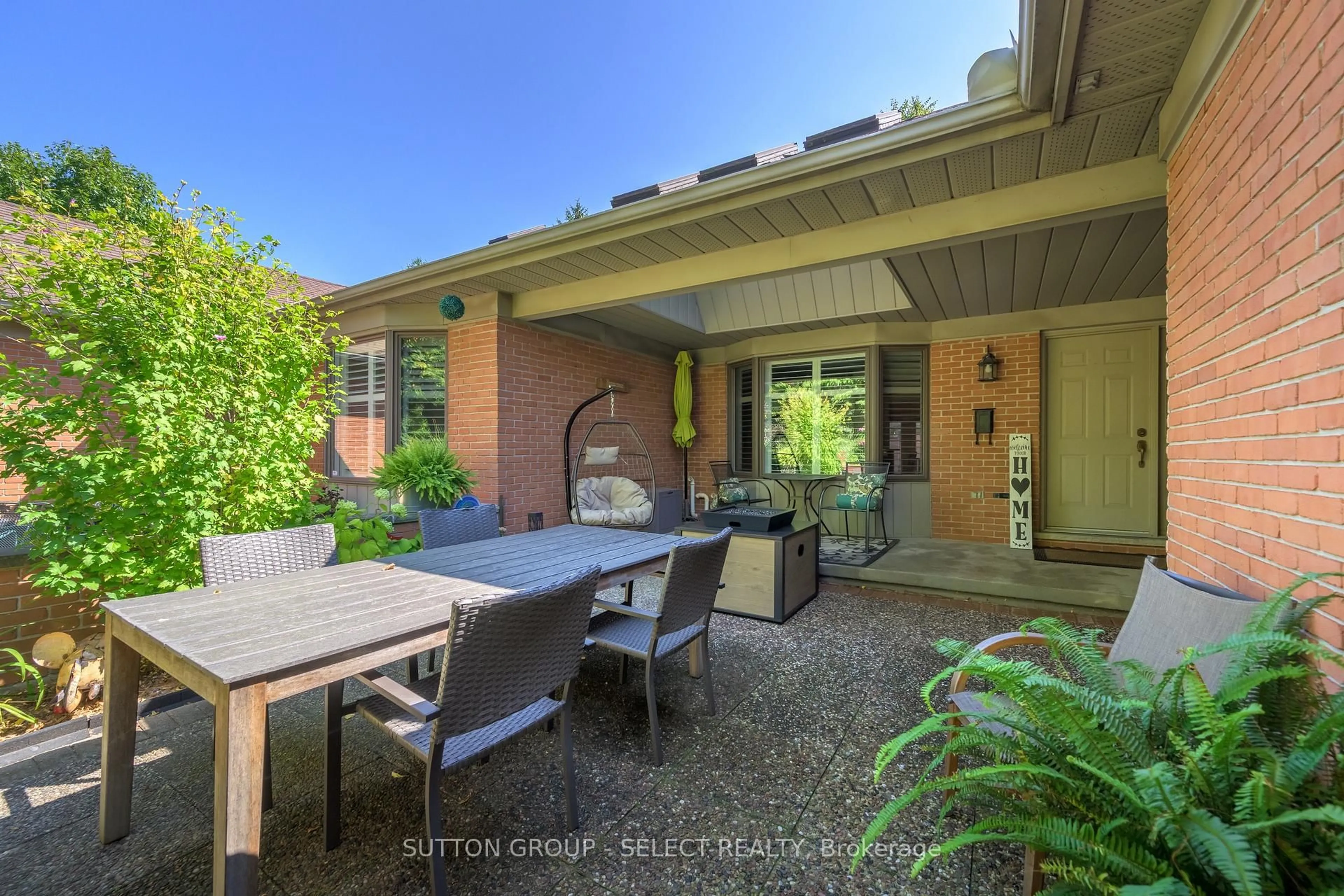 Patio, street for 40 Quinella Dr #28, London South Ontario N6K 4K9