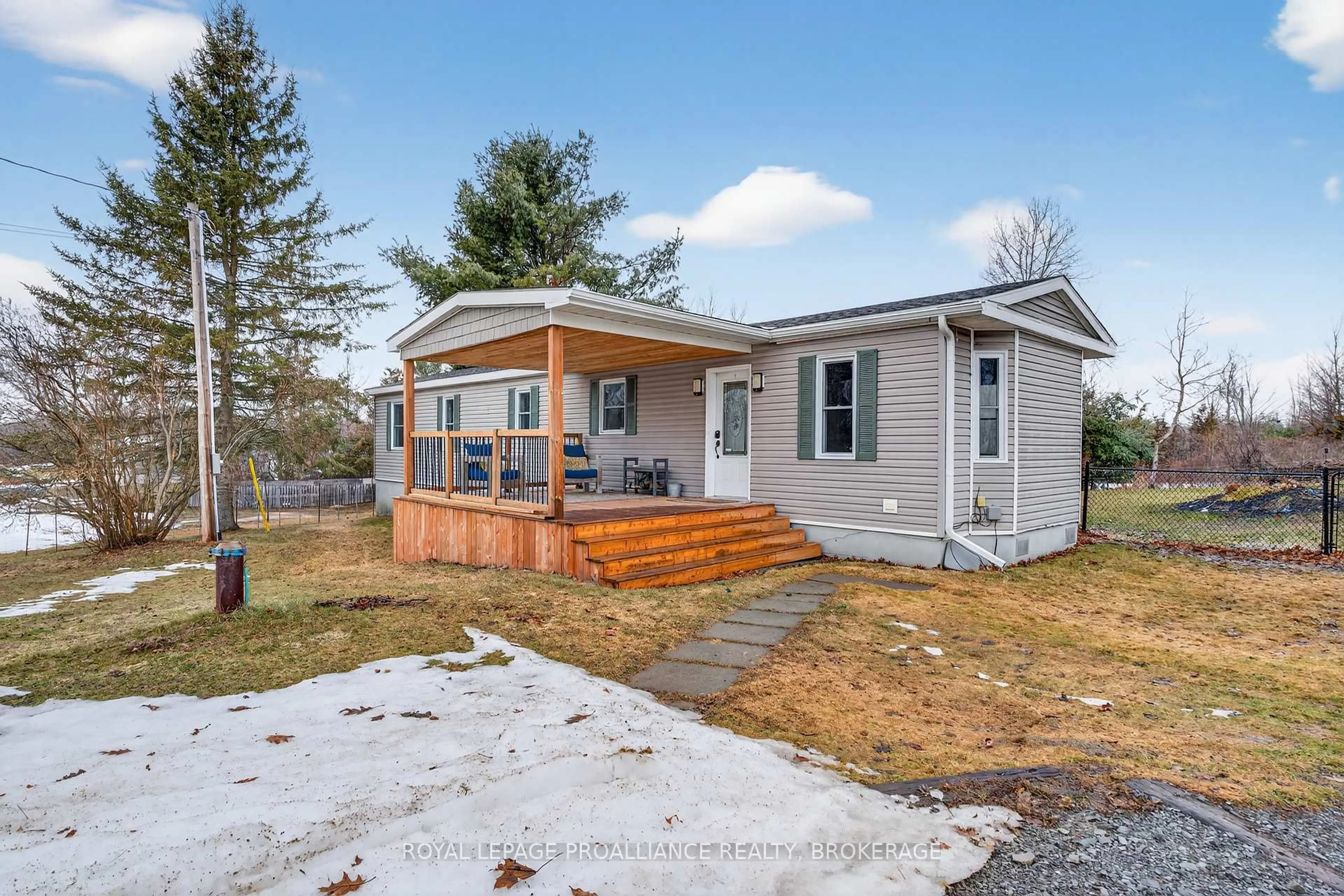 Home with vinyl exterior material, unknown for 1288 ASSELSTINE Rd, Perth Road Ontario K0H 2L0