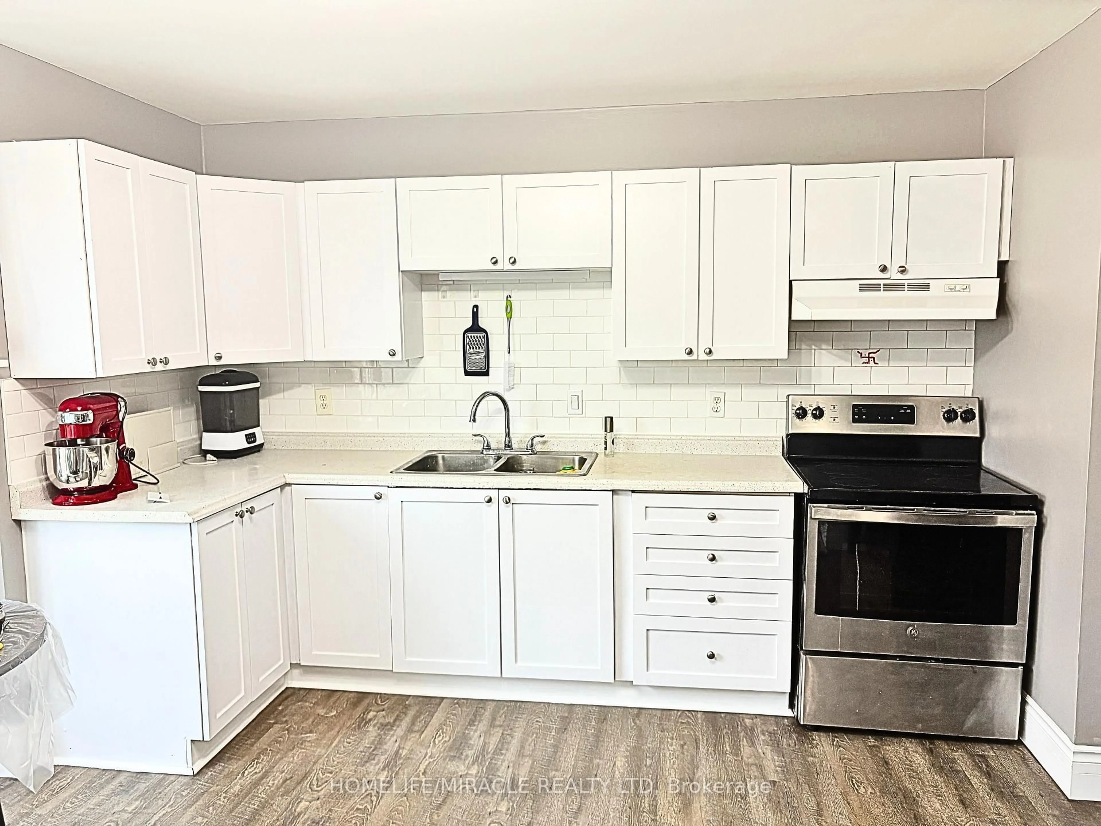 Standard kitchen, unknown for 875 Parkinson Rd #22, Woodstock Ontario N4S 8S7