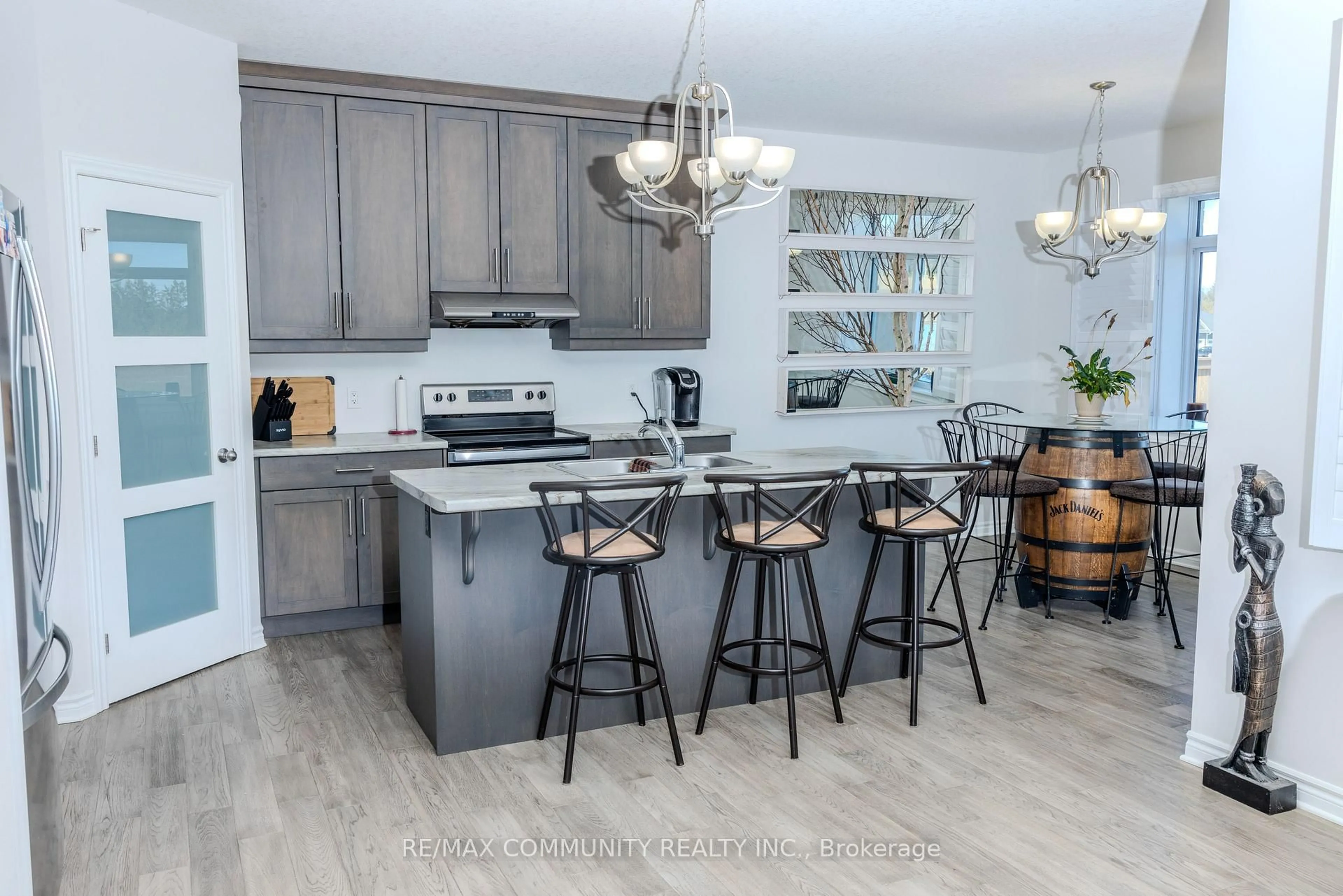 Open concept kitchen, unknown for 3 Oxford Terr, St. Thomas Ontario N5R 0B5