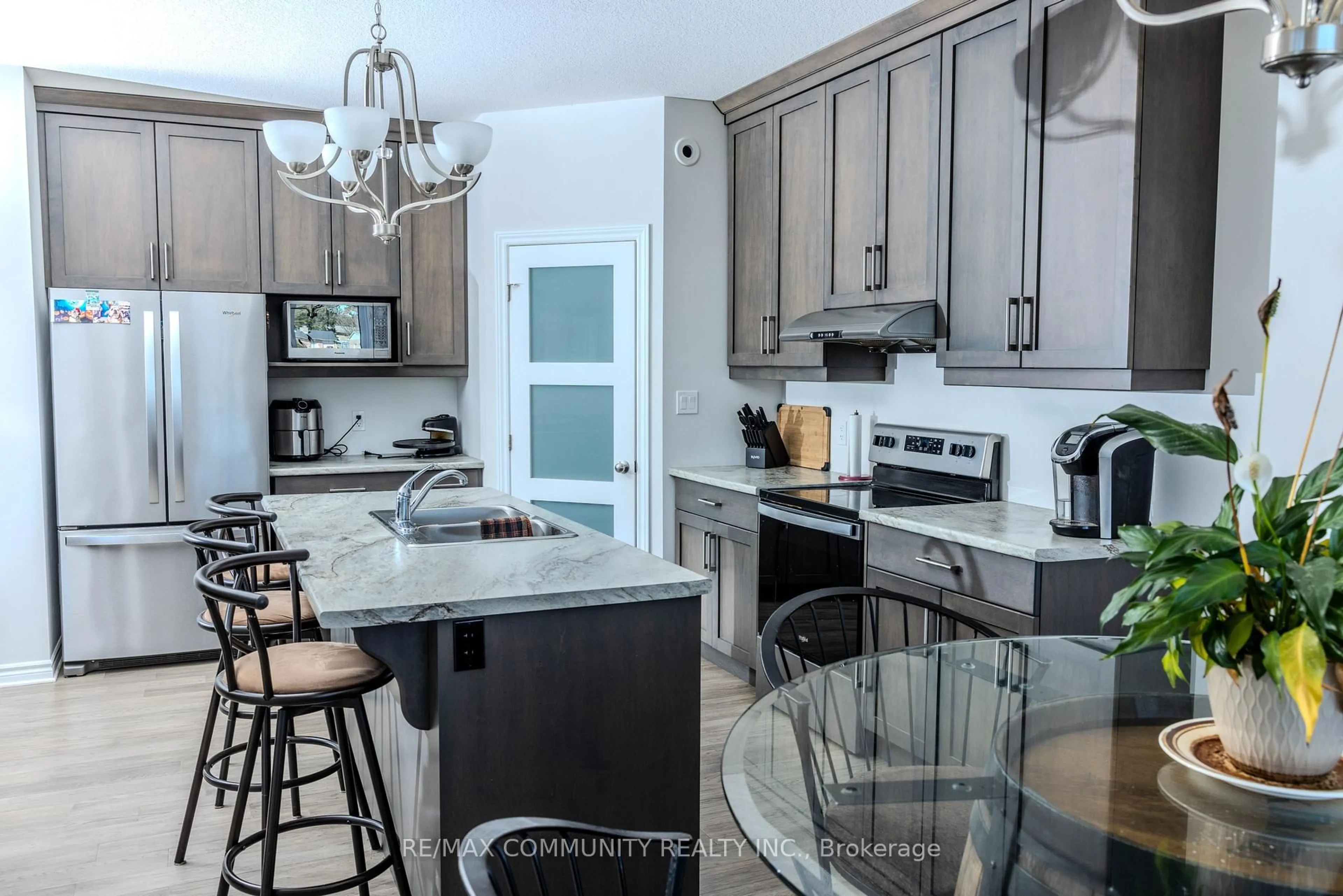 Open concept kitchen, unknown for 3 Oxford Terr, St. Thomas Ontario N5R 0B5