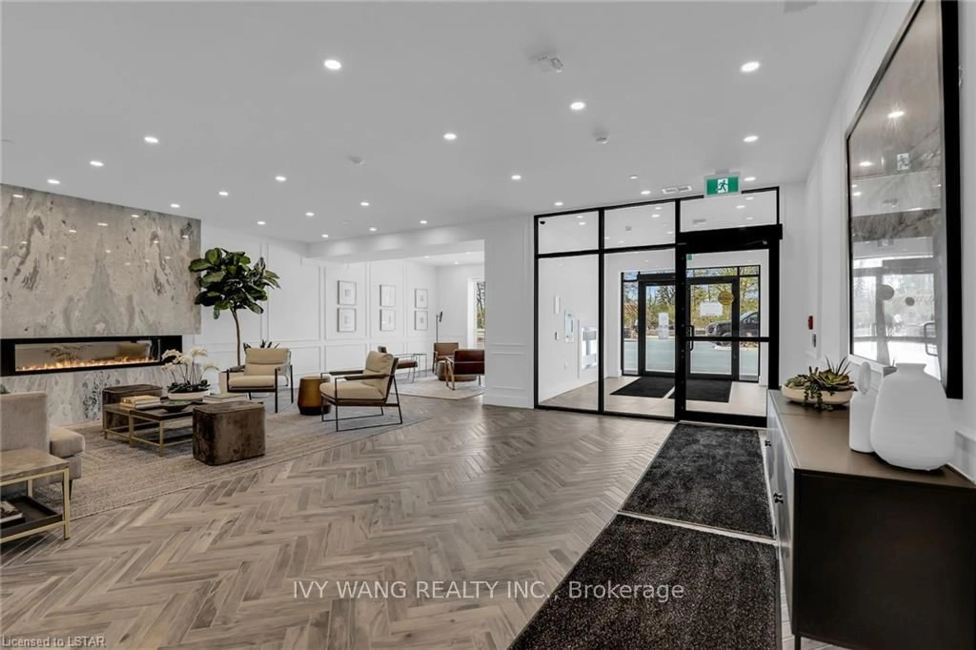 Indoor foyer for 480 CALLAWAY Rd #616, London North Ontario N6G 0Z2