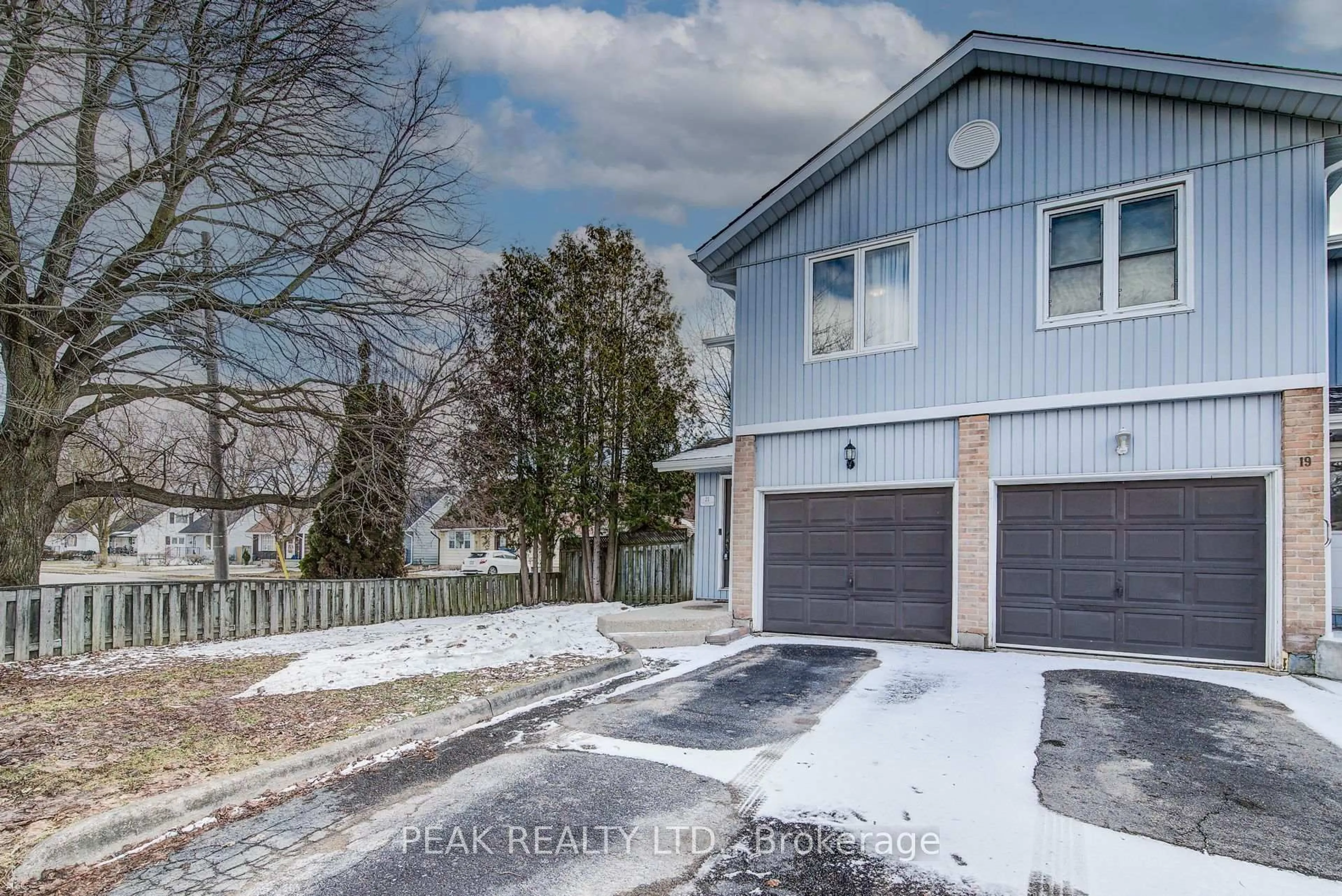 A pic from outside/outdoor area/front of a property/back of a property/a pic from drone, street for 21 Arden Park, Stratford Ontario N5A 3E2