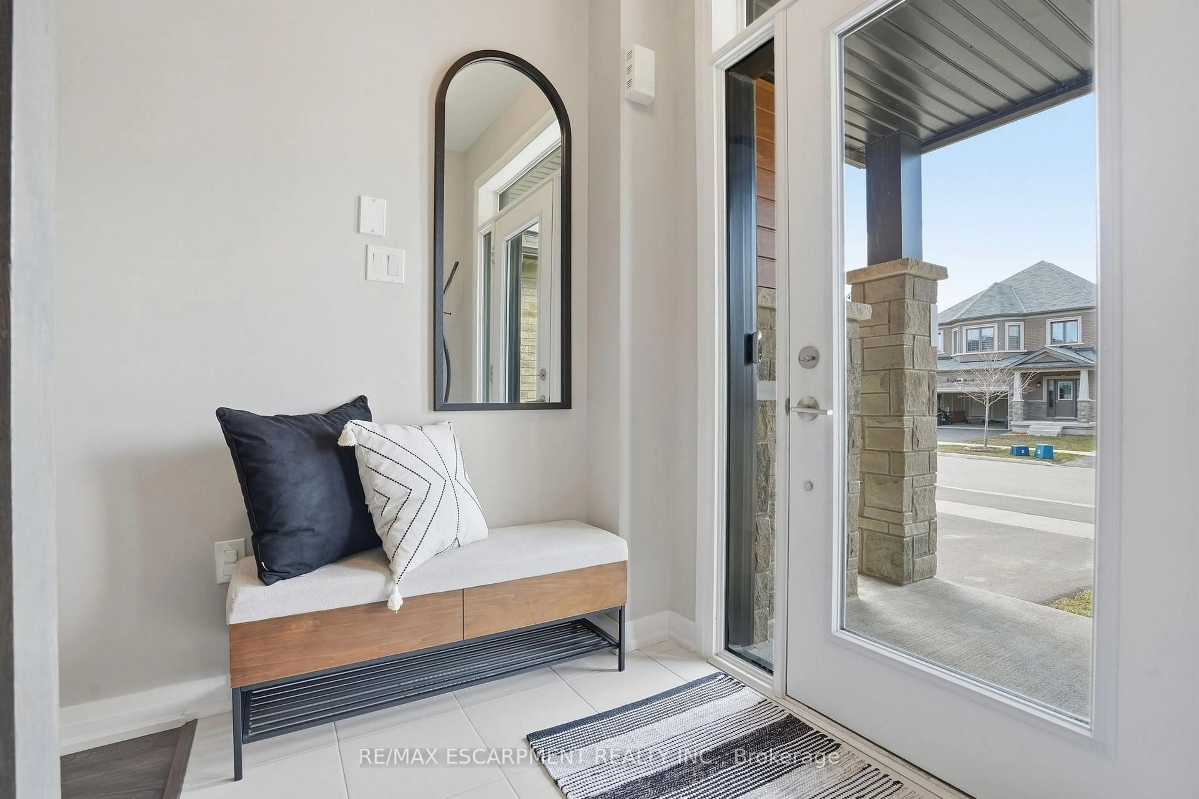 Indoor entryway for 3 SLEETH St, Brantford Ontario N3S 0J7