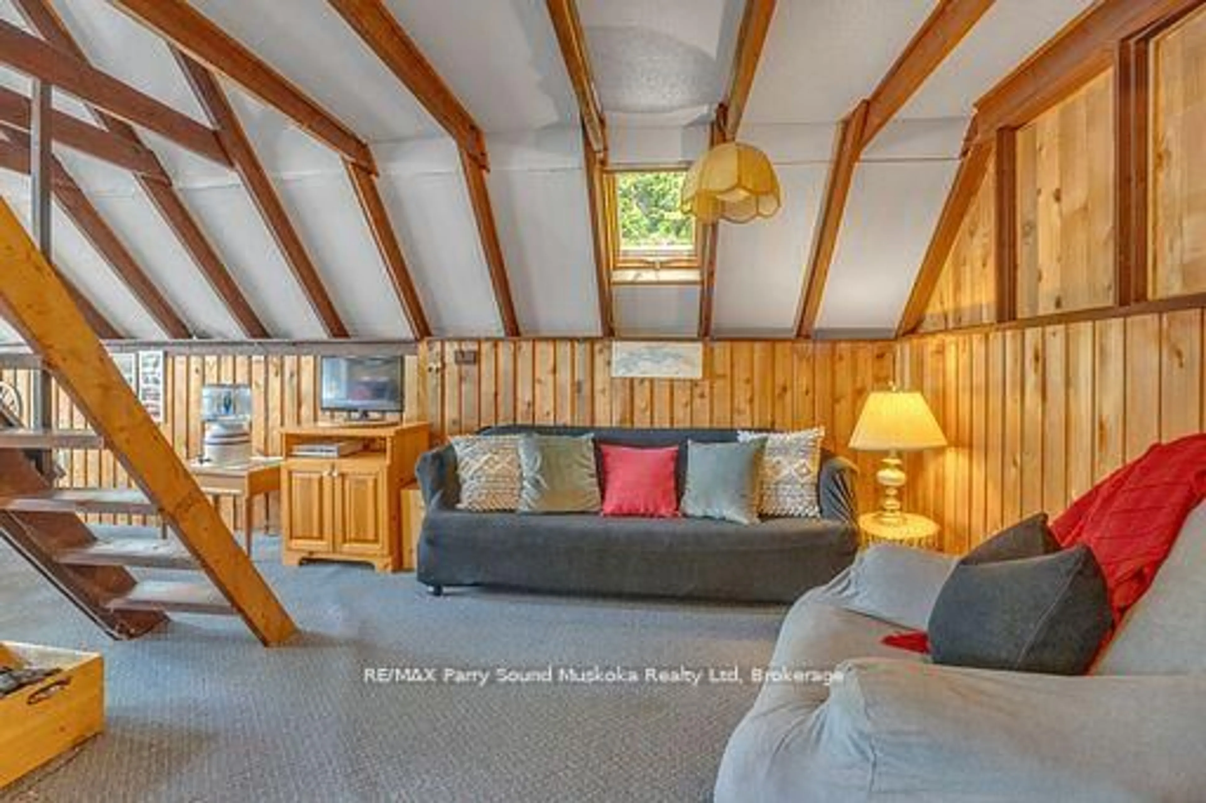 Living room with furniture, unknown for 124 Healey Lake Water, The Archipelago Ontario P2A 2W8