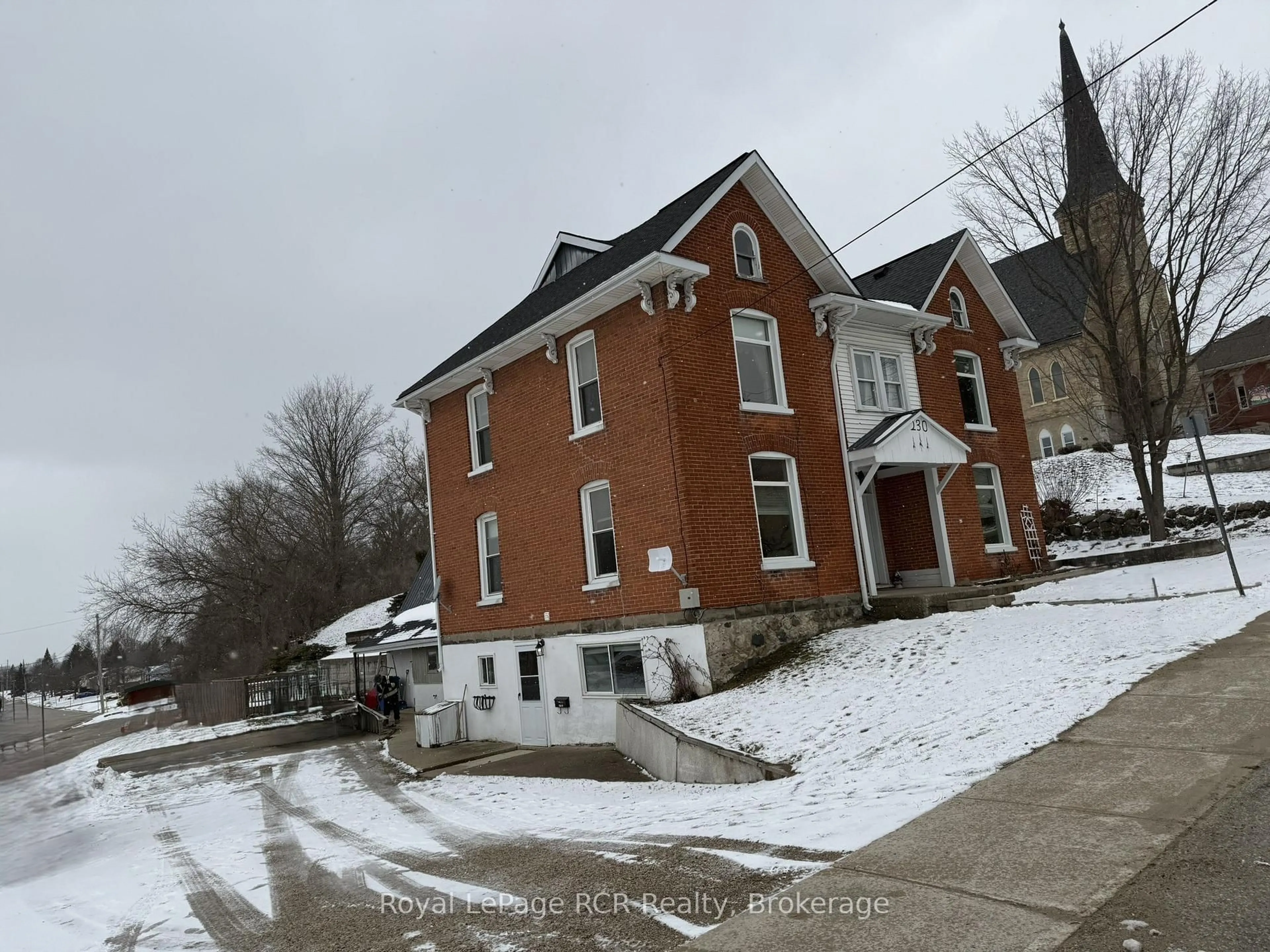 A pic from outside/outdoor area/front of a property/back of a property/a pic from drone, building for 230 Garafraxa St, West Grey Ontario N0G 1R0