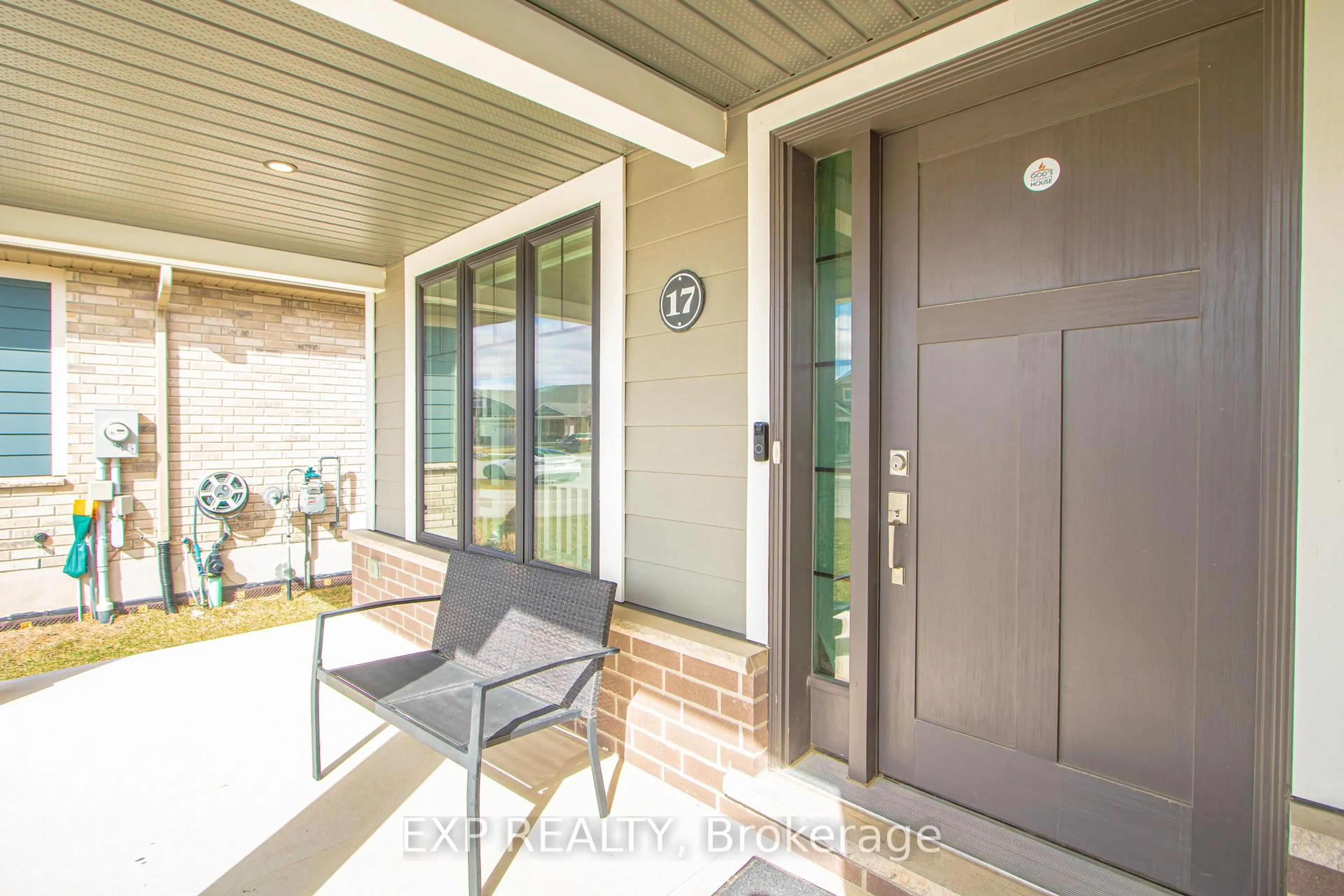 Indoor entryway for 17 Harlequin Crt, St. Thomas Ontario N5R 0L5