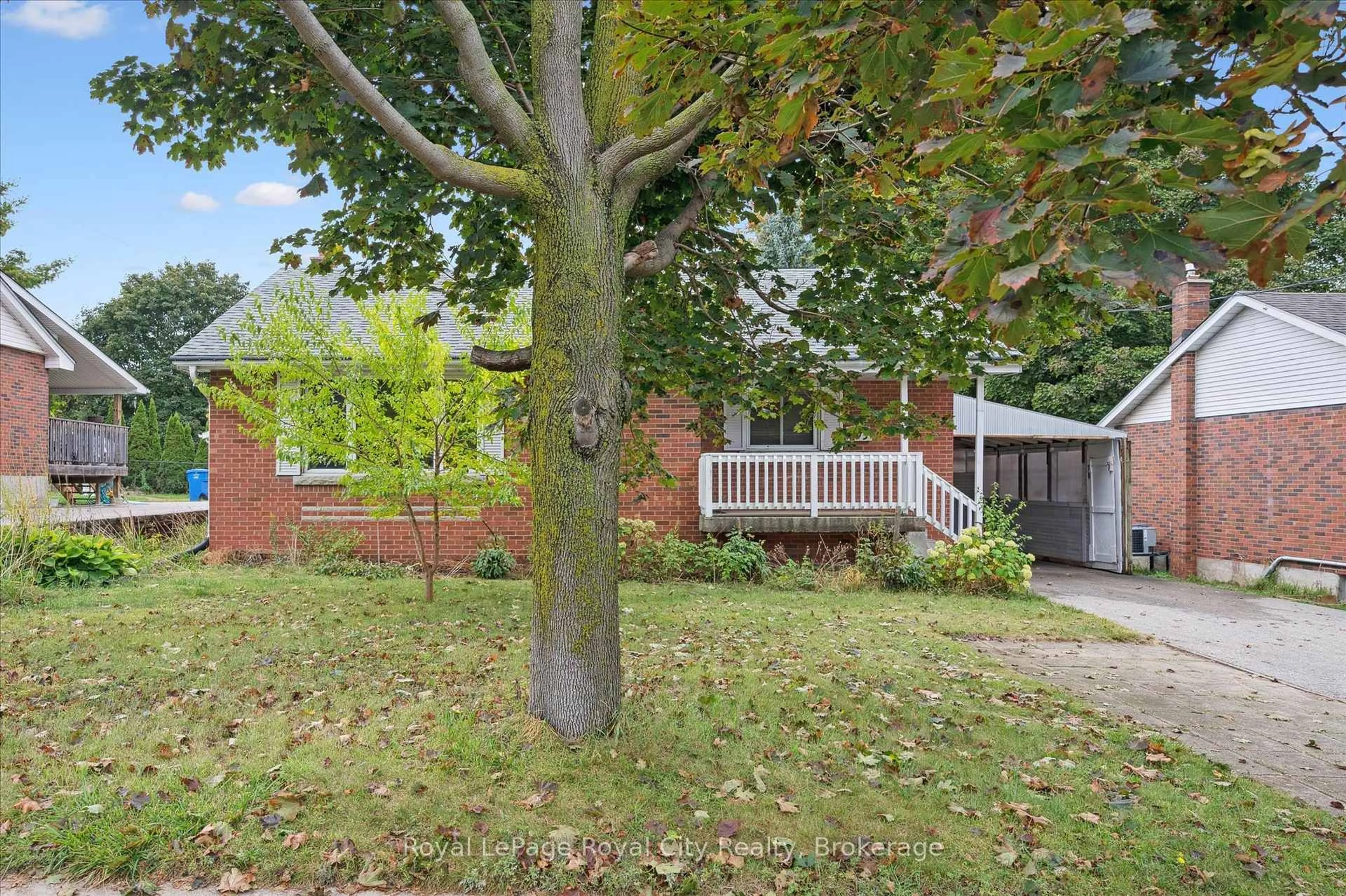 Patio, street for 193 Edinburgh Rd, Guelph Ontario N1G 2H8