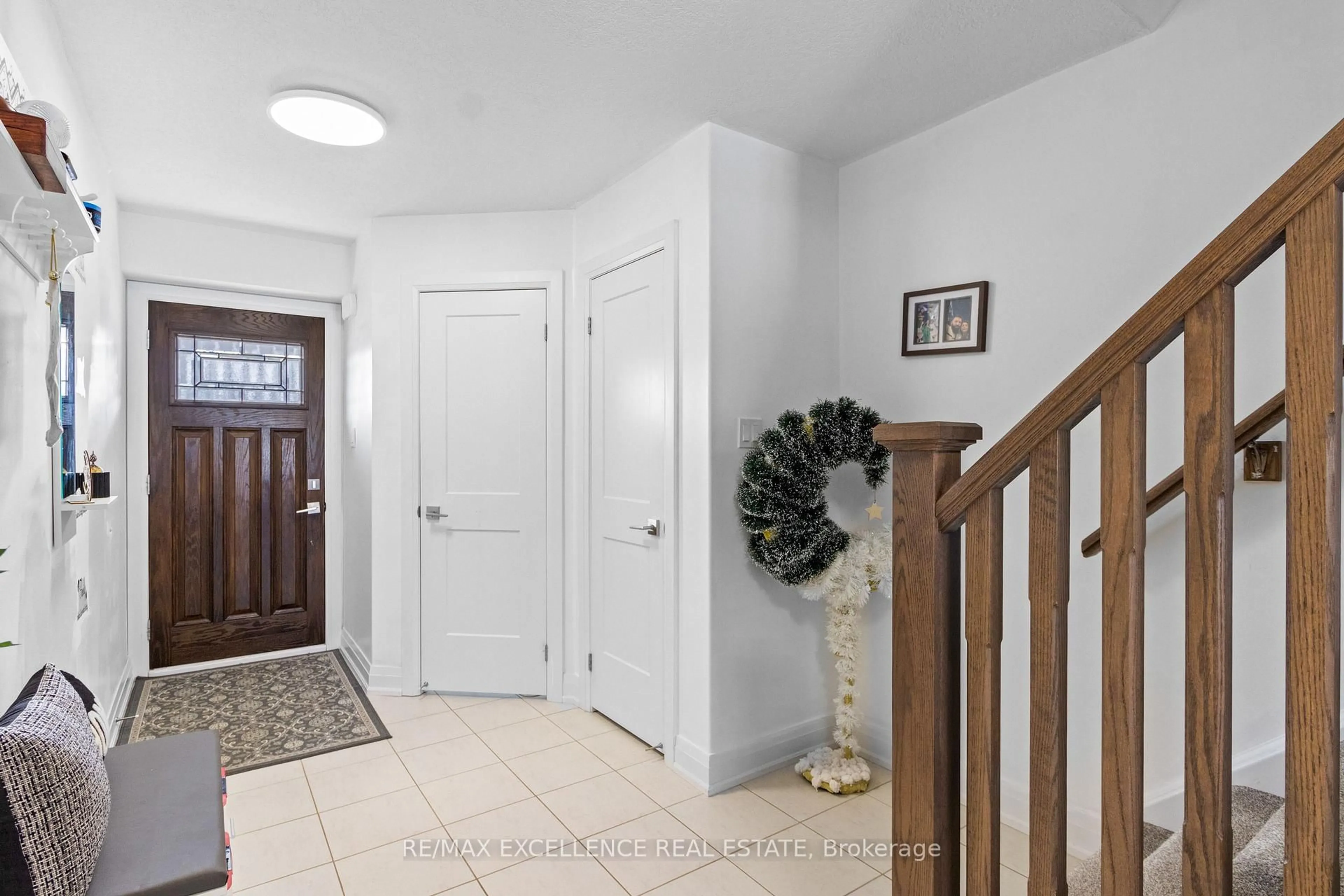 Indoor entryway for 160 Stonebrook Way, Grey Highlands Ontario N0C 1H0