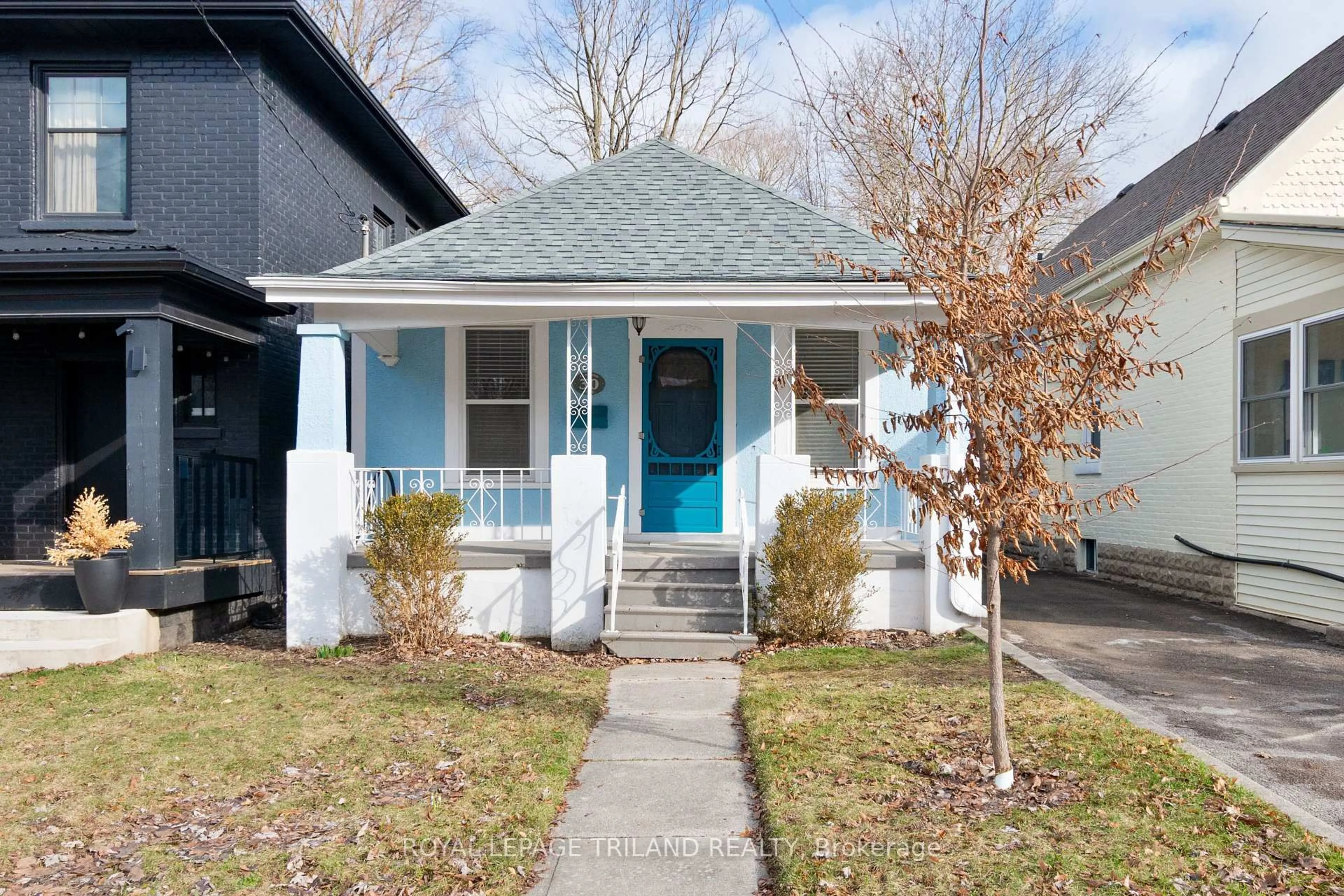 Home with vinyl exterior material, street for 30 Elmwood Pl, London South Ontario N6J 1J2