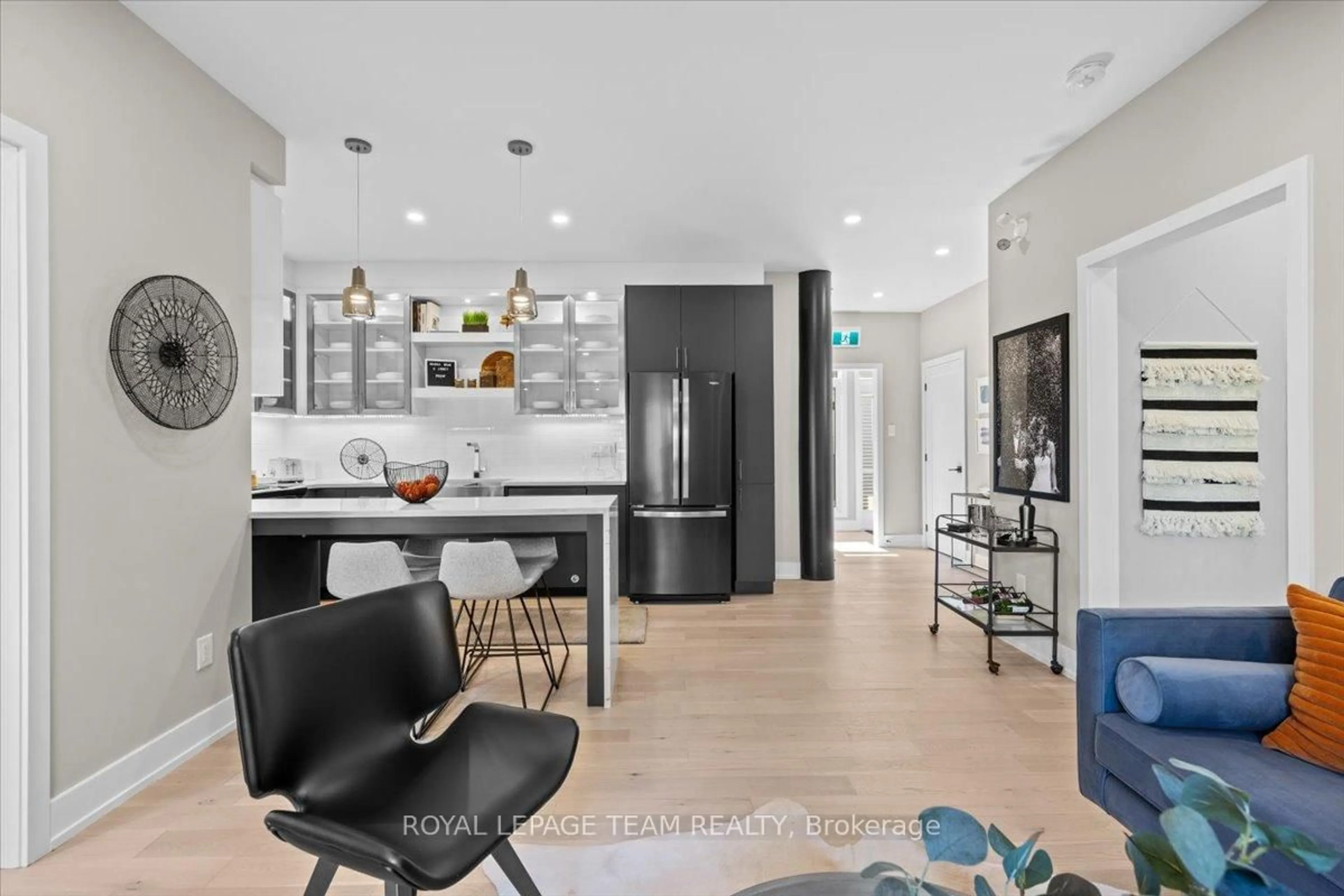 Contemporary kitchen, unknown for 2376 Tenth Line Rd #211, Orleans Ontario K4A 5T9