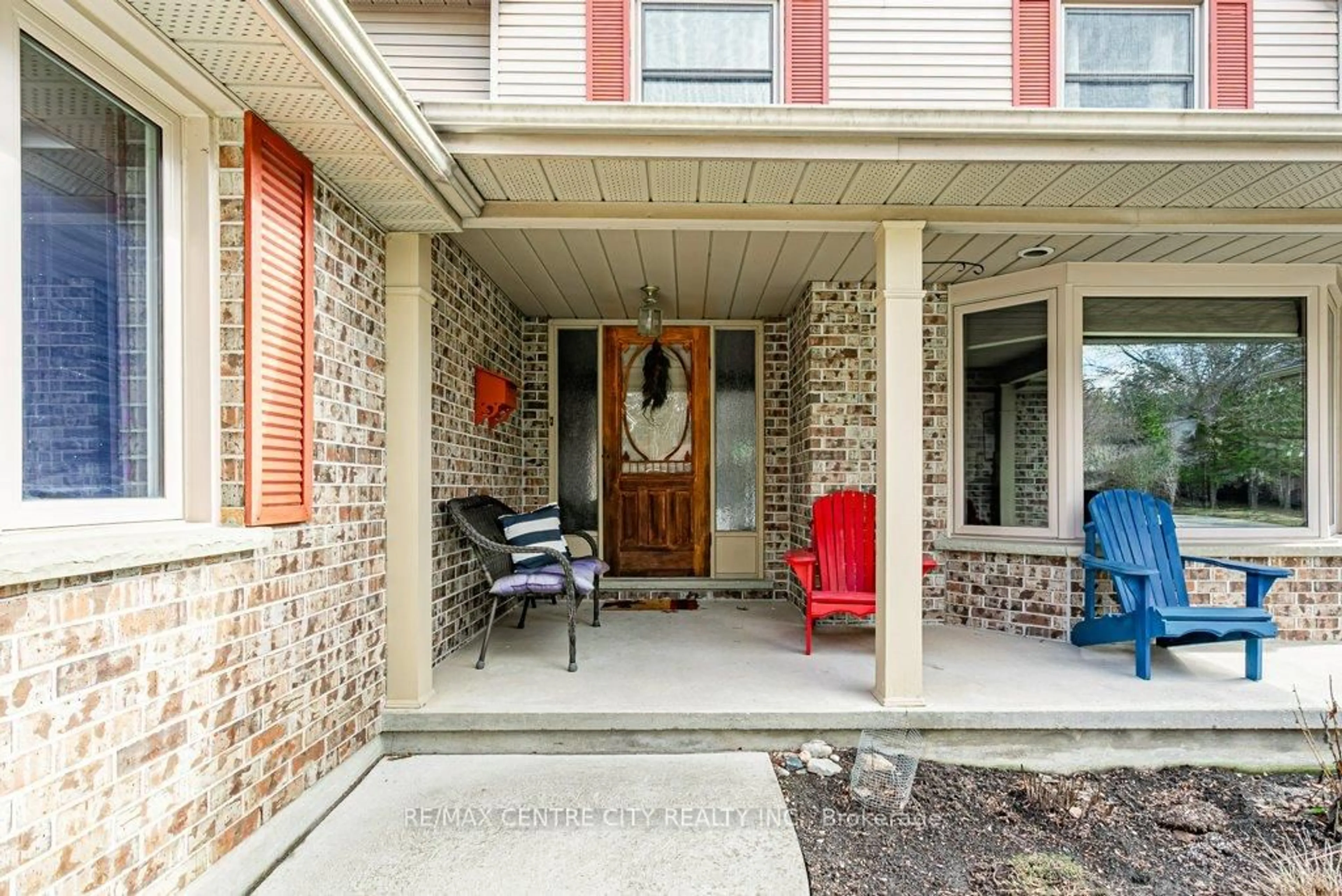 Indoor entryway for 62 Nanette Dr, London North Ontario N5X 3L4