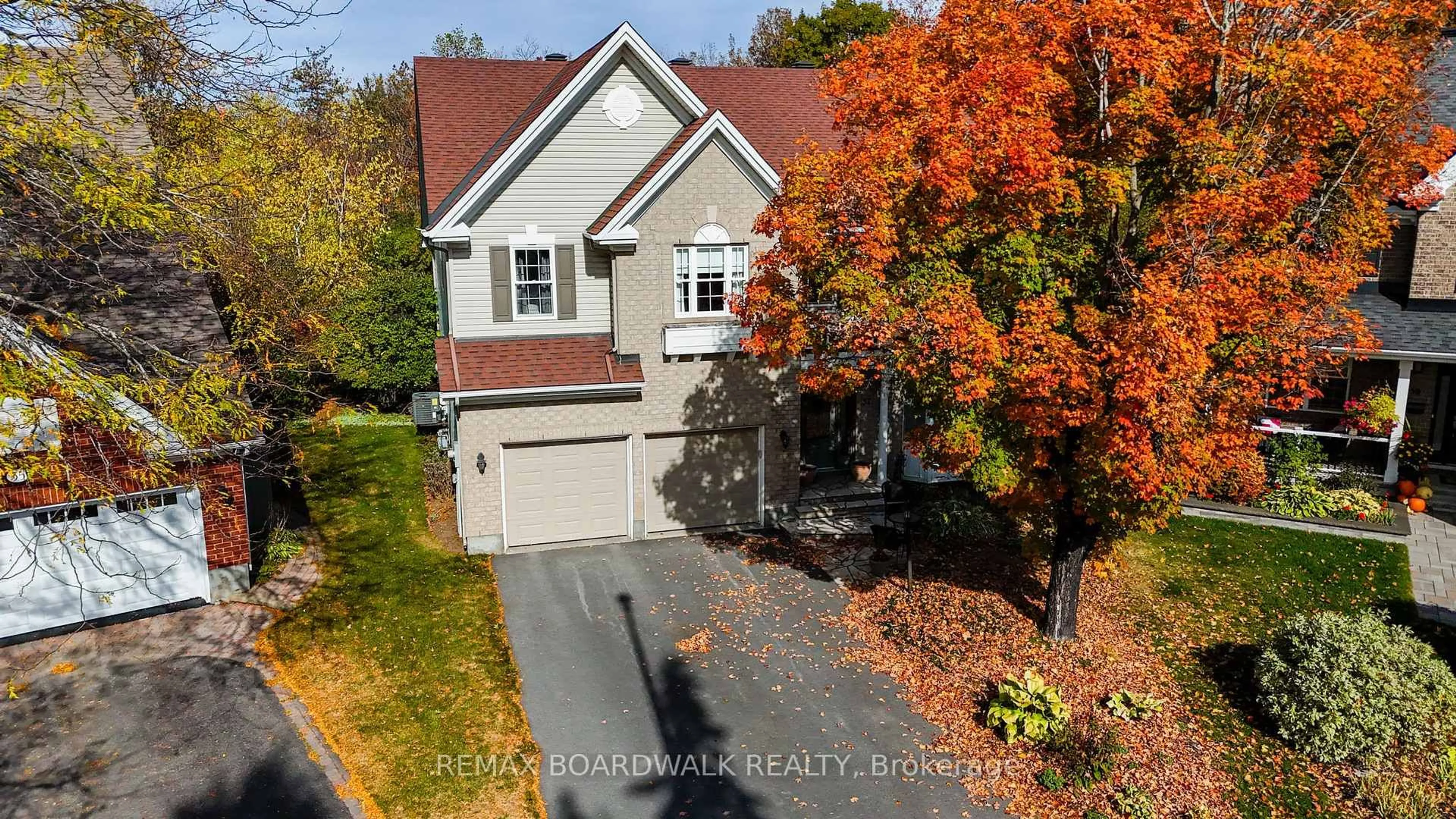 A pic from outside/outdoor area/front of a property/back of a property/a pic from drone, street for 57 Mattawa Cres, Ottawa Ontario K2M 2E8