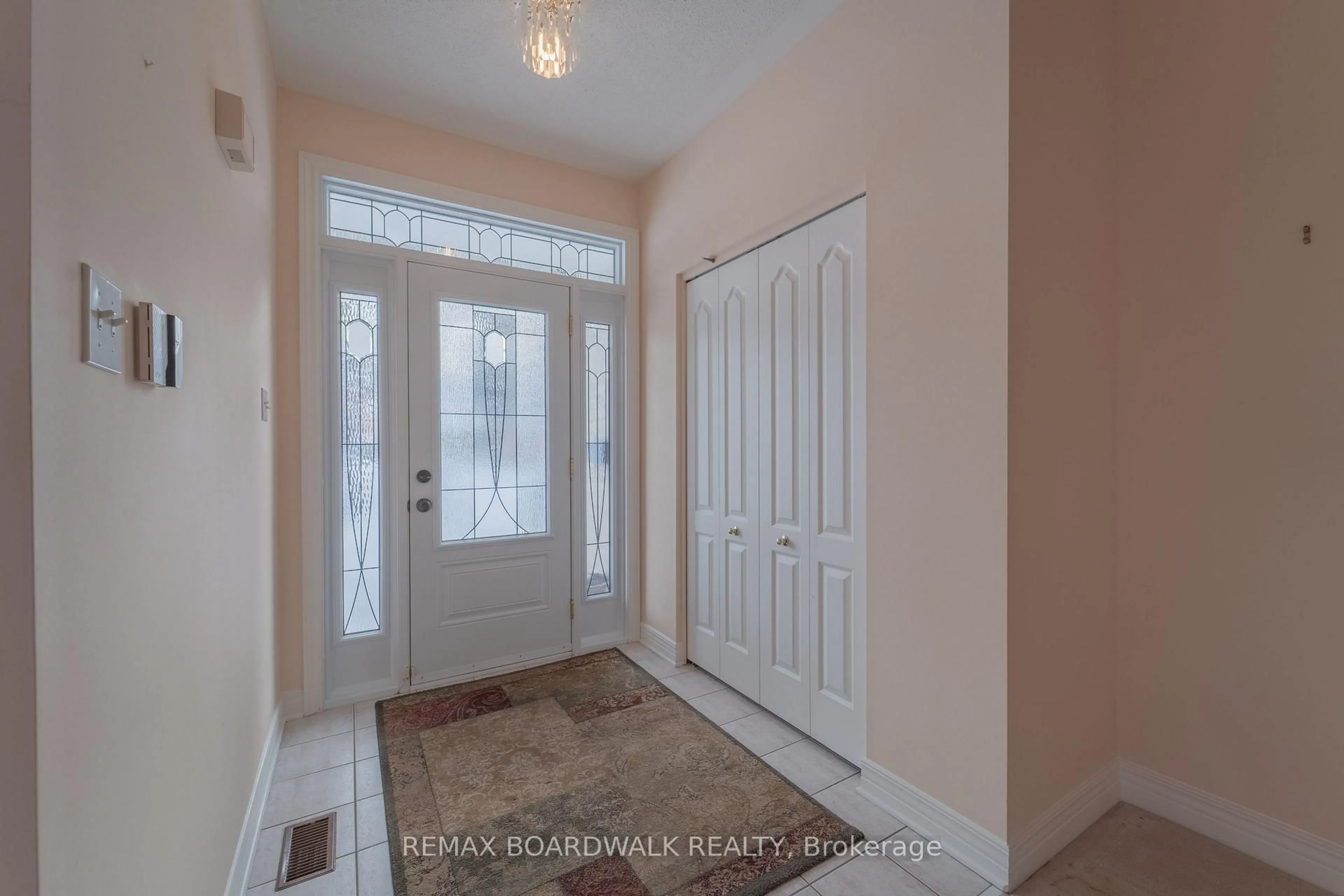Indoor entryway for 57 Mattawa Cres, Ottawa Ontario K2M 2E8