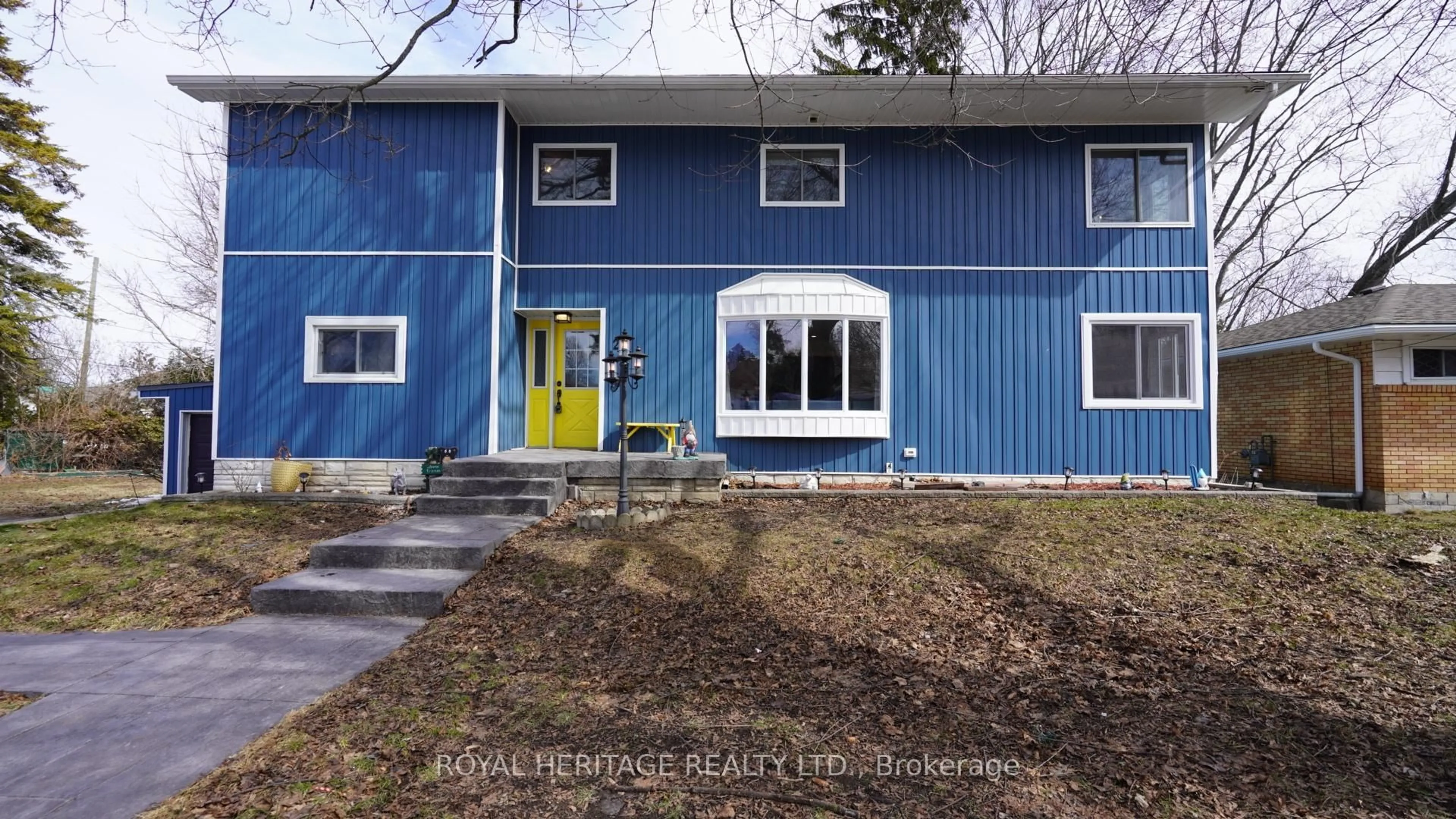 Home with vinyl exterior material, unknown for 27 Meade St, Brighton Ontario K0K 1H0