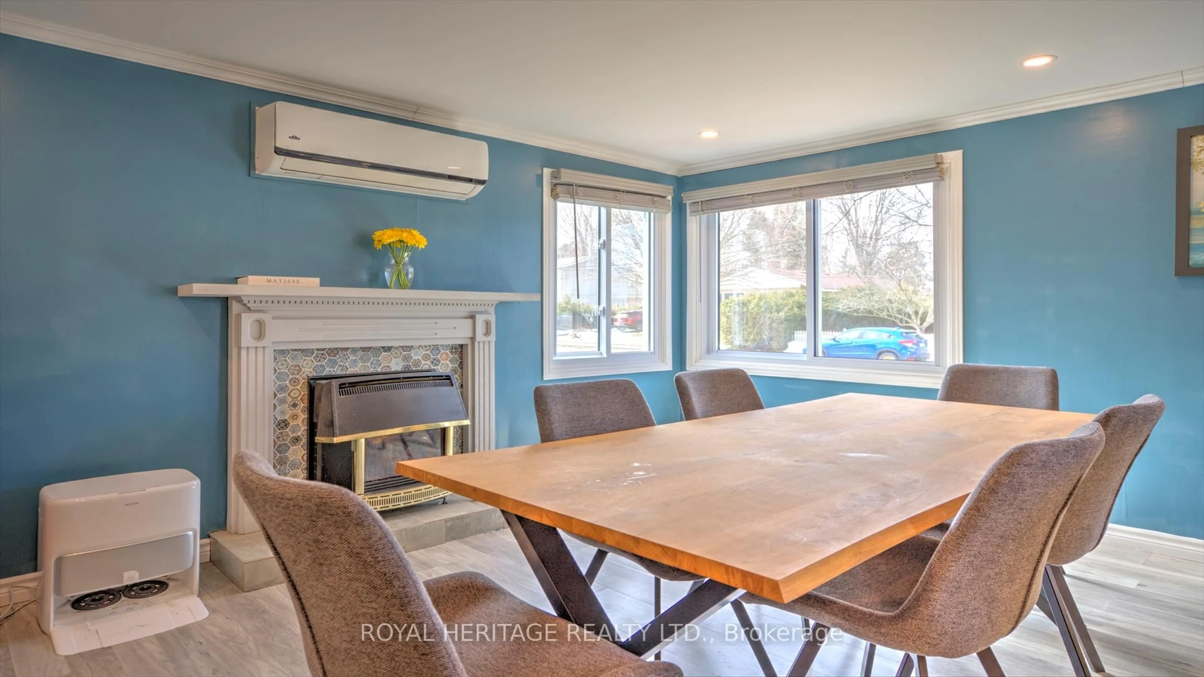 Dining room, wood/laminate floor for 27 Meade St, Brighton Ontario K0K 1H0