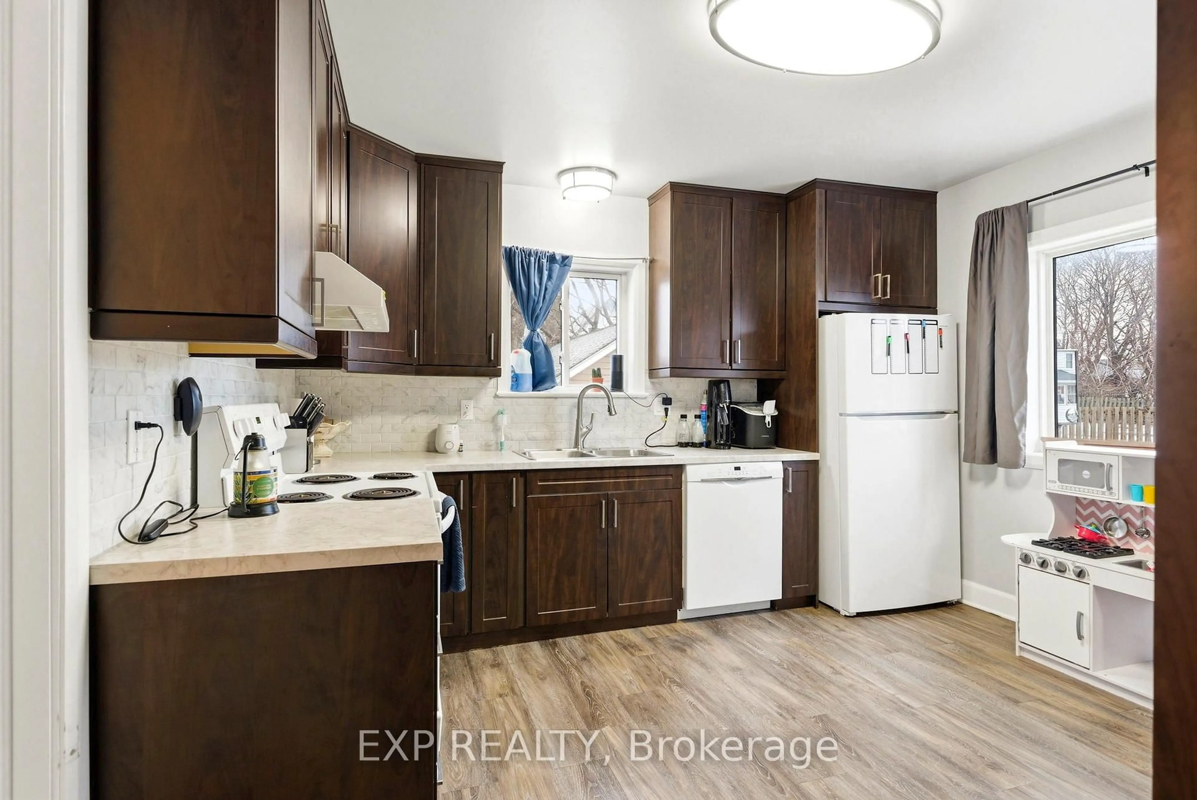 Standard kitchen, unknown for 229 Fourth St, Cornwall Ontario K6J 2R9